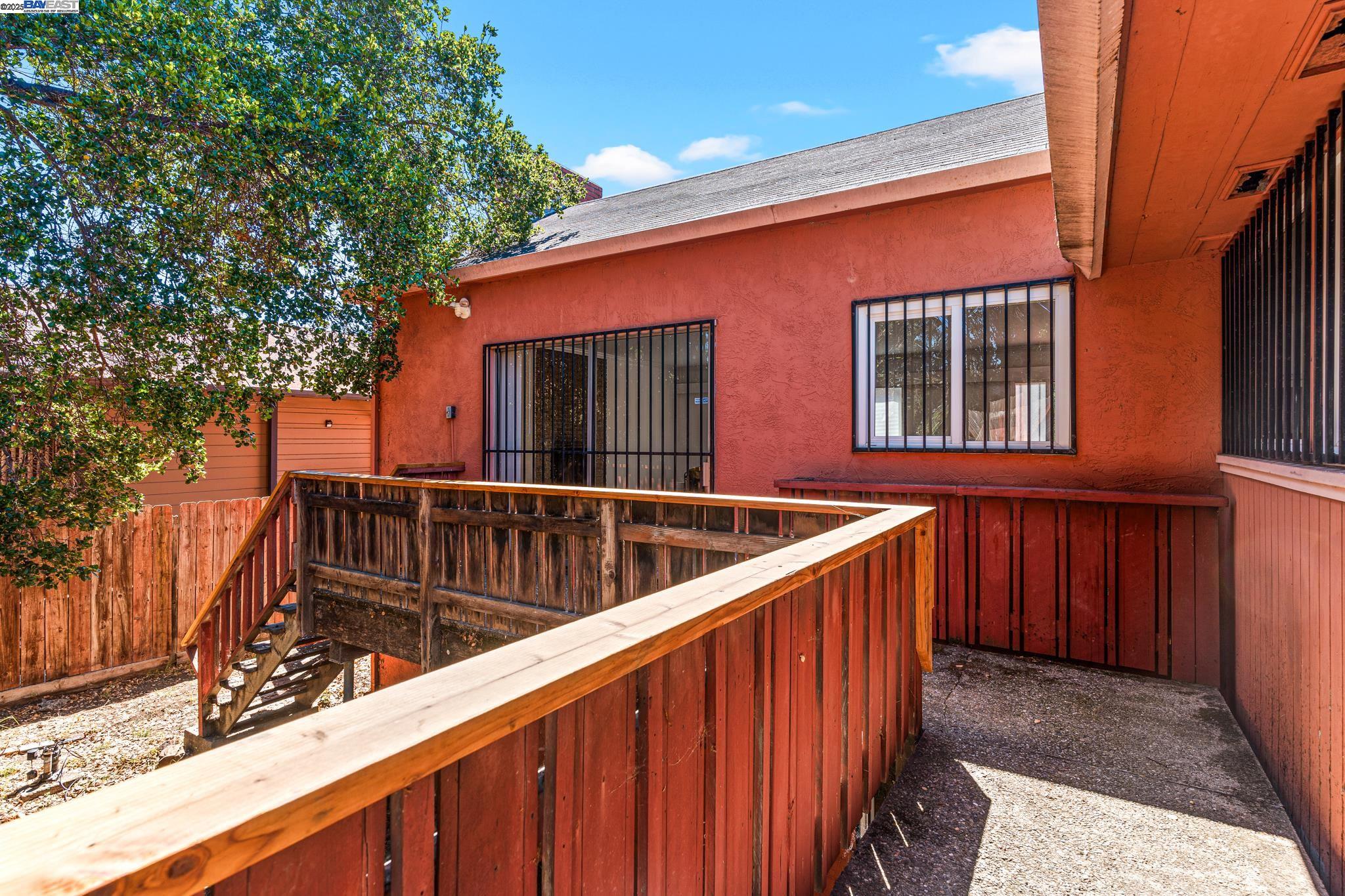 Detail Gallery Image 36 of 49 For 1015 82nd Ave, Oakland,  CA 94621 - 5 Beds | 3 Baths