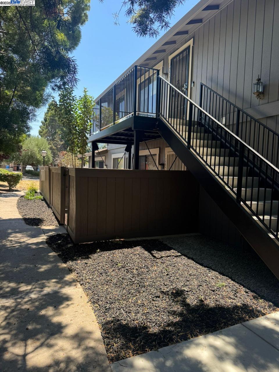 Detail Gallery Image 3 of 12 For 205 Ladera Plz, Union City,  CA 94587 - 2 Beds | 1 Baths
