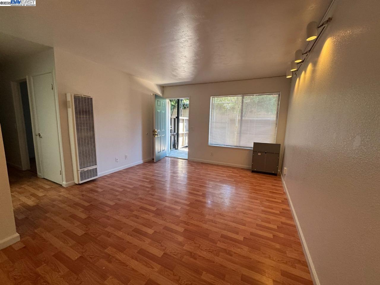 Detail Gallery Image 4 of 12 For 205 Ladera Plz, Union City,  CA 94587 - 2 Beds | 1 Baths
