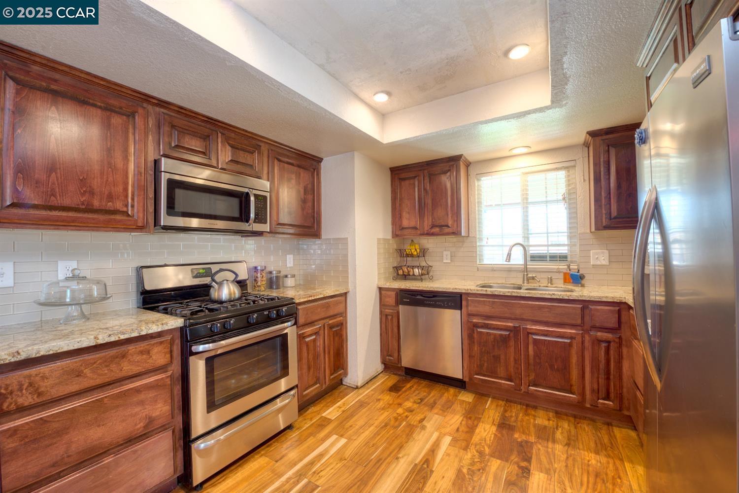 Detail Gallery Image 2 of 14 For 3040 Maplenut Ave., Modesto,  CA 95350 - 4 Beds | 2 Baths