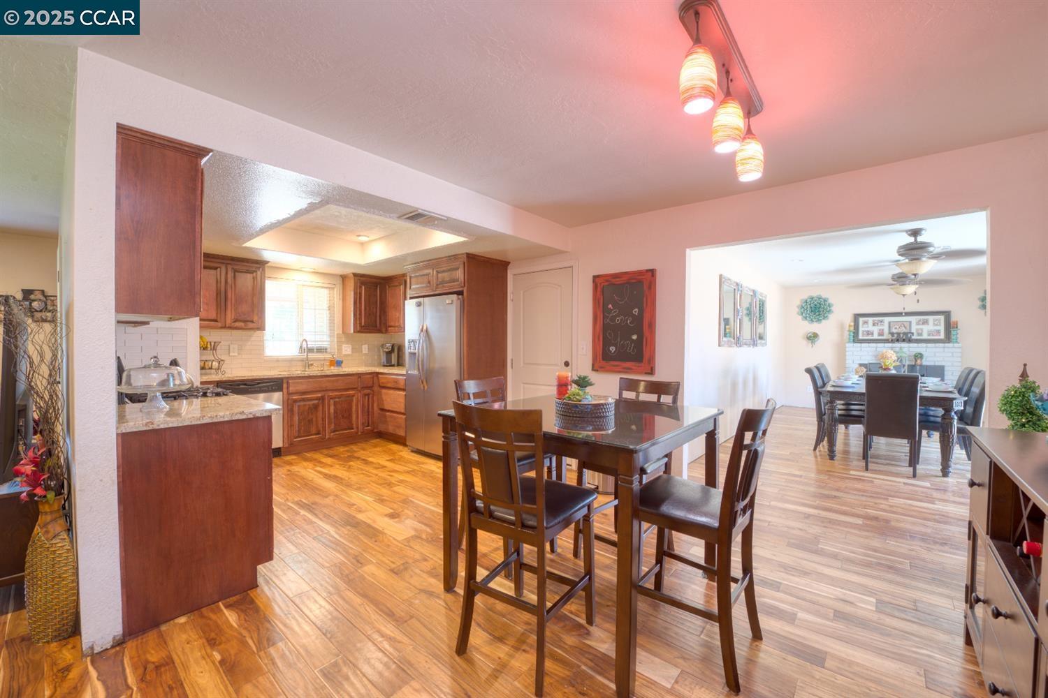 Detail Gallery Image 7 of 14 For 3040 Maplenut Ave., Modesto,  CA 95350 - 4 Beds | 2 Baths