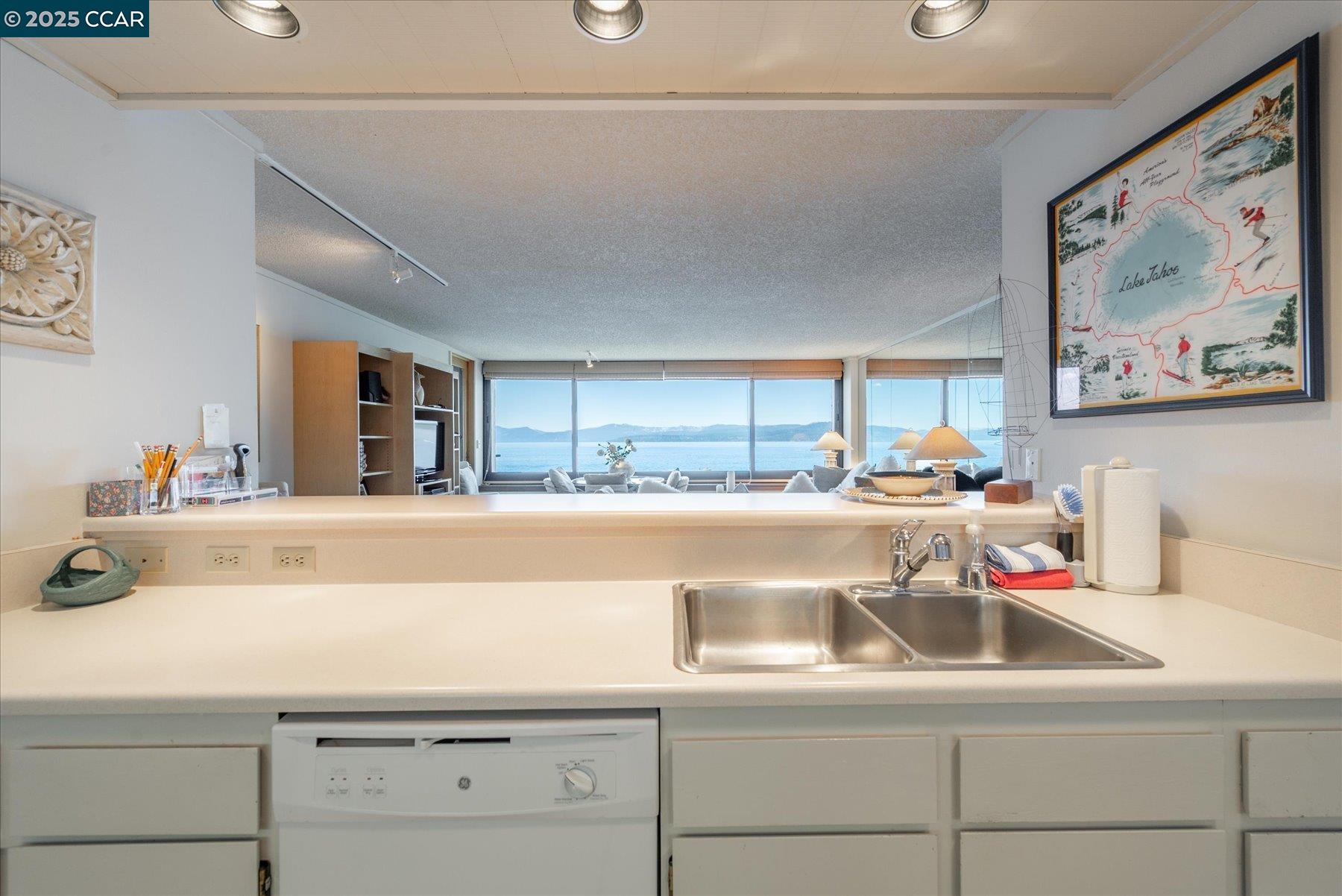 9200 Brockway Springs Dr # 68, Kings Beach, California 96143, 3 Bedrooms Bedrooms, 9 Rooms Rooms,2 BathroomsBathrooms,Residential,For Sale,9200 Brockway Springs Dr # 68,41106687