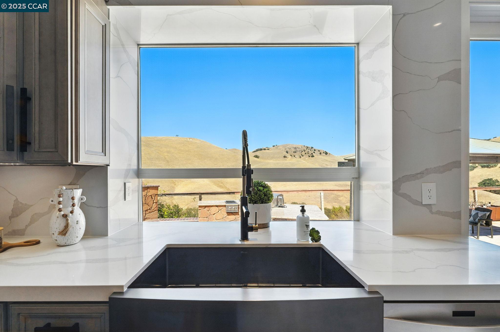 Detail Gallery Image 12 of 55 For 1023 Pebble Beach Dr, Clayton,  CA 94517 - 5 Beds | 3/1 Baths