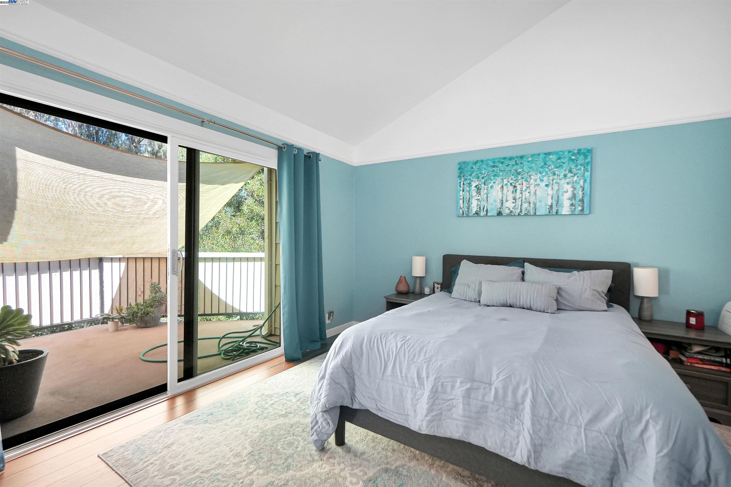 2437 Saint Helena Dr # 4, Hayward, California 94542, 2 Bedrooms Bedrooms, 4 Rooms Rooms,1 BathroomBathrooms,Residential,For Sale,2437 Saint Helena Dr # 4,41106698