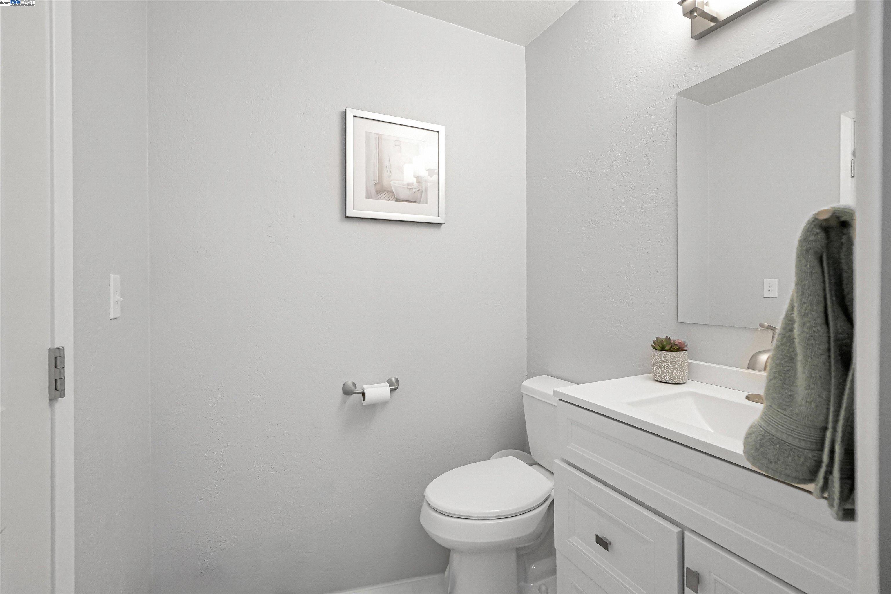 2437 Saint Helena Dr # 4, Hayward, California 94542, 2 Bedrooms Bedrooms, 4 Rooms Rooms,1 BathroomBathrooms,Residential,For Sale,2437 Saint Helena Dr # 4,41106698