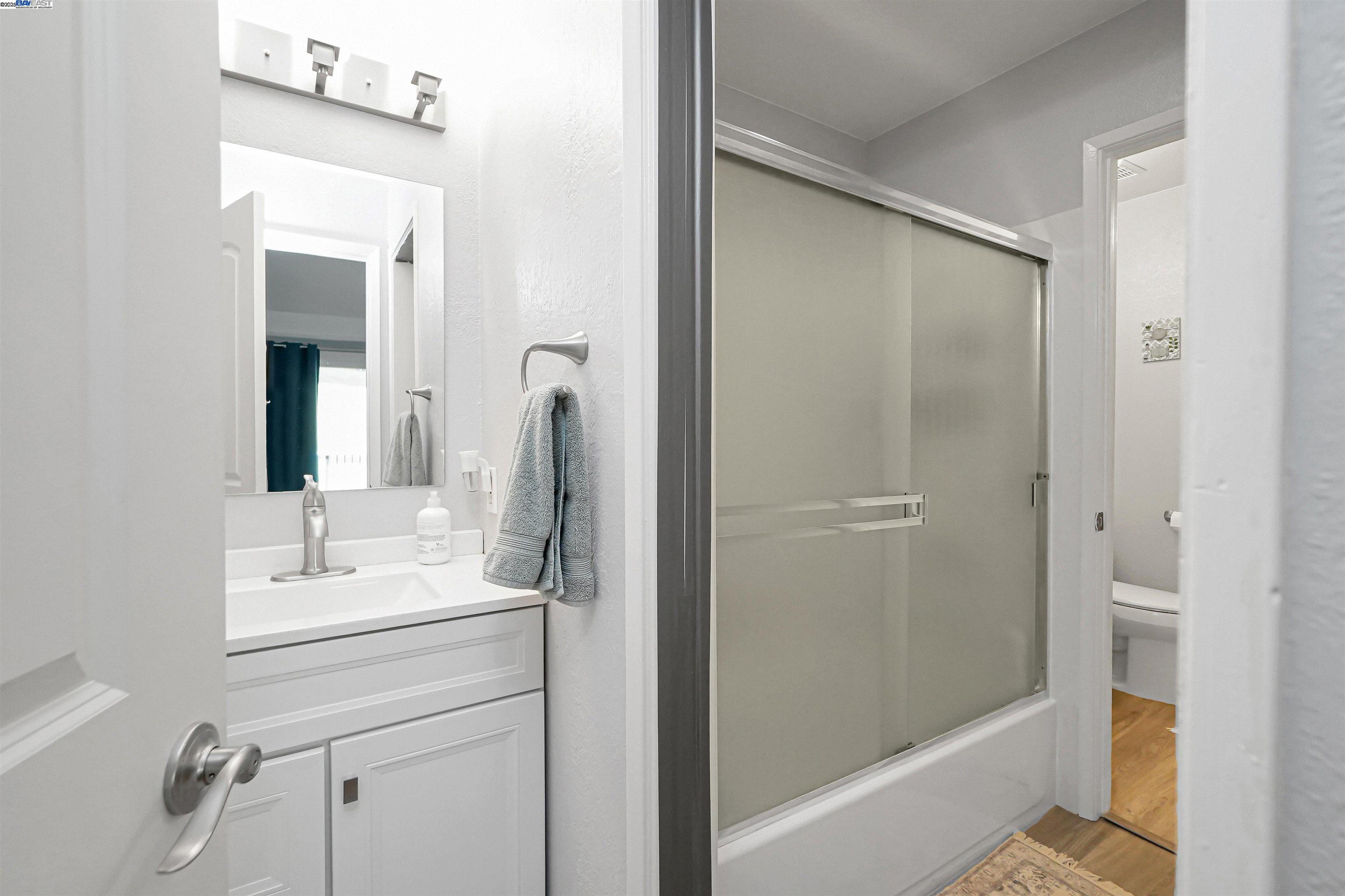 2437 Saint Helena Dr # 4, Hayward, California 94542, 2 Bedrooms Bedrooms, 4 Rooms Rooms,1 BathroomBathrooms,Residential,For Sale,2437 Saint Helena Dr # 4,41106698