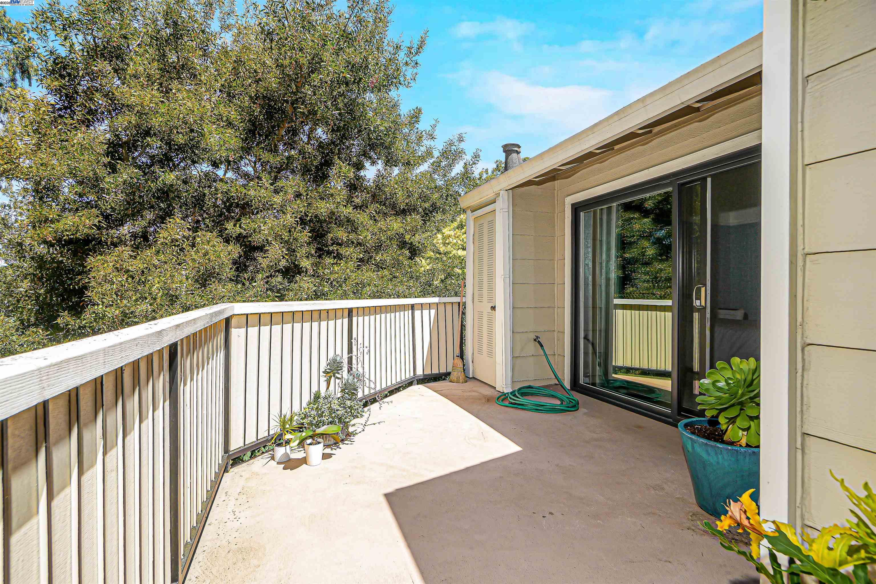 2437 Saint Helena Dr # 4, Hayward, California 94542, 2 Bedrooms Bedrooms, 4 Rooms Rooms,1 BathroomBathrooms,Residential,For Sale,2437 Saint Helena Dr # 4,41106698