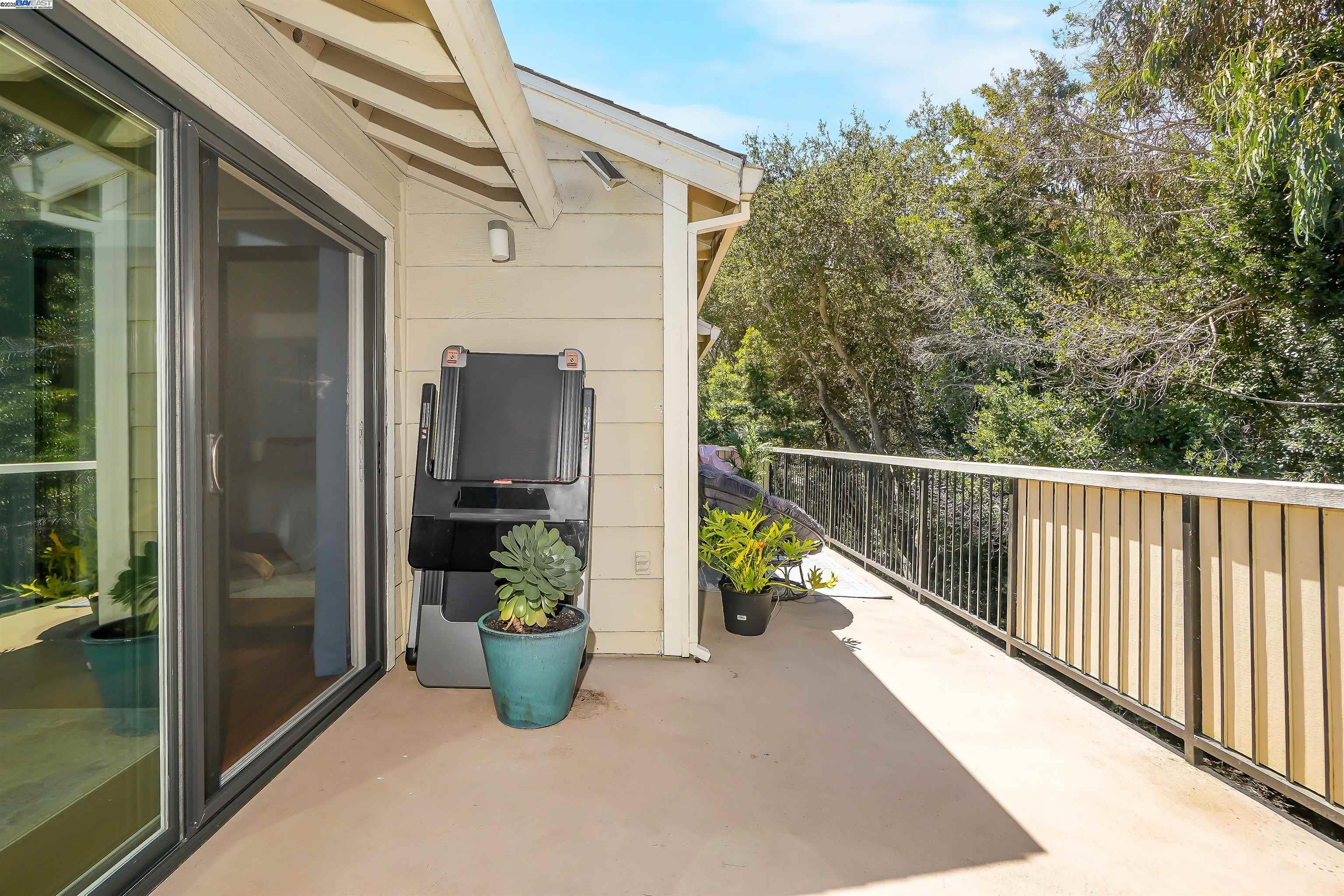 2437 Saint Helena Dr # 4, Hayward, California 94542, 2 Bedrooms Bedrooms, 4 Rooms Rooms,1 BathroomBathrooms,Residential,For Sale,2437 Saint Helena Dr # 4,41106698