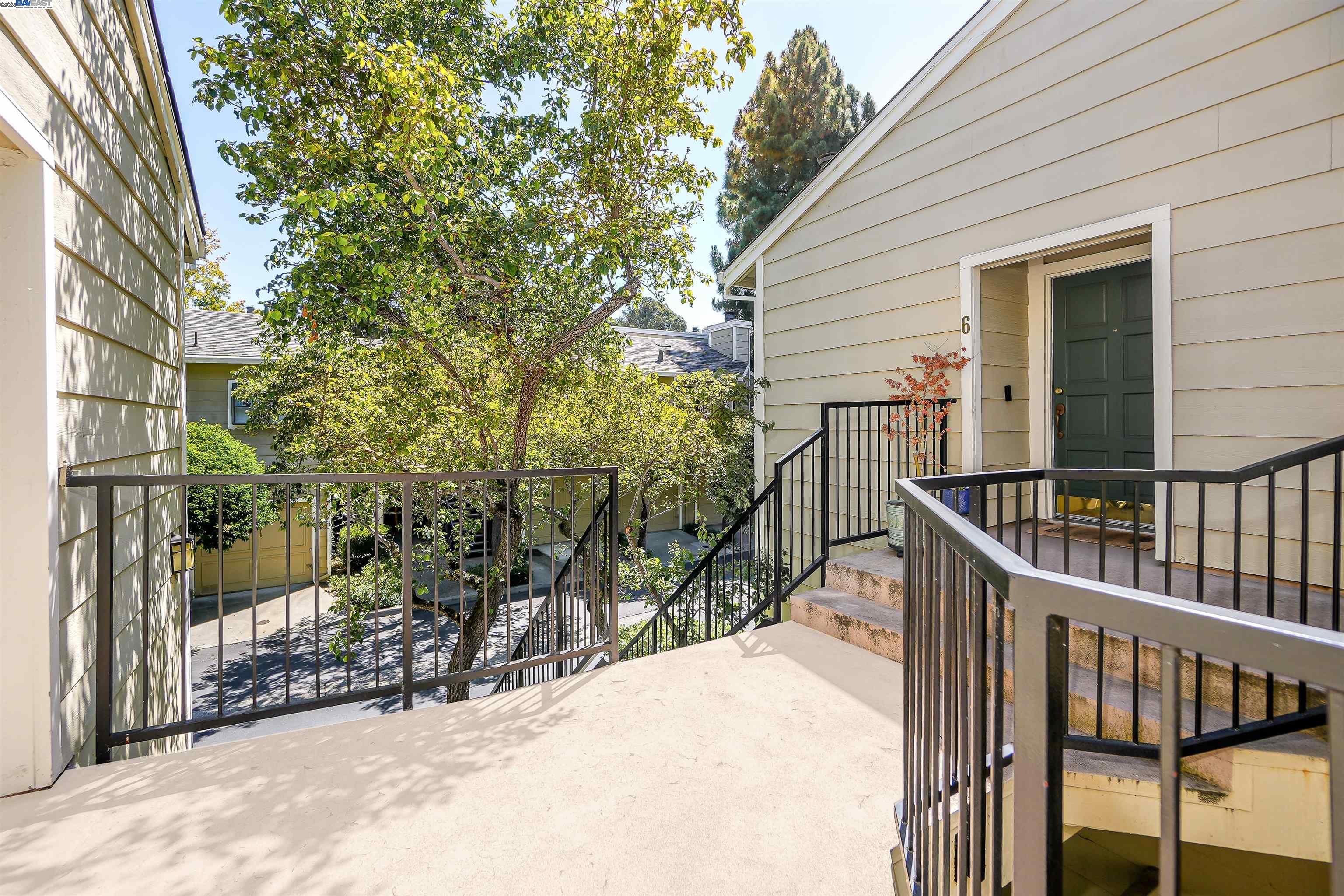2437 Saint Helena Dr # 4, Hayward, California 94542, 2 Bedrooms Bedrooms, 4 Rooms Rooms,1 BathroomBathrooms,Residential,For Sale,2437 Saint Helena Dr # 4,41106698
