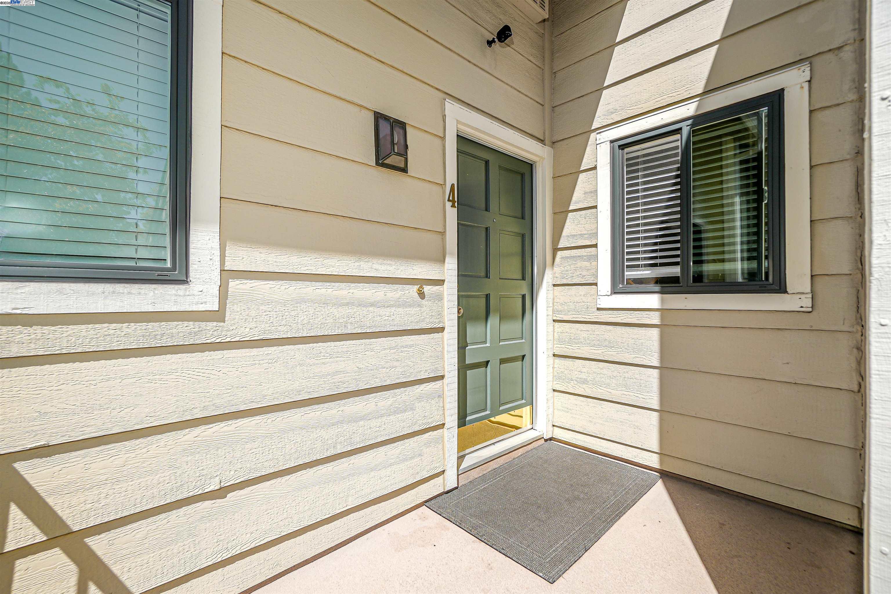 2437 Saint Helena Dr # 4, Hayward, California 94542, 2 Bedrooms Bedrooms, 4 Rooms Rooms,1 BathroomBathrooms,Residential,For Sale,2437 Saint Helena Dr # 4,41106698