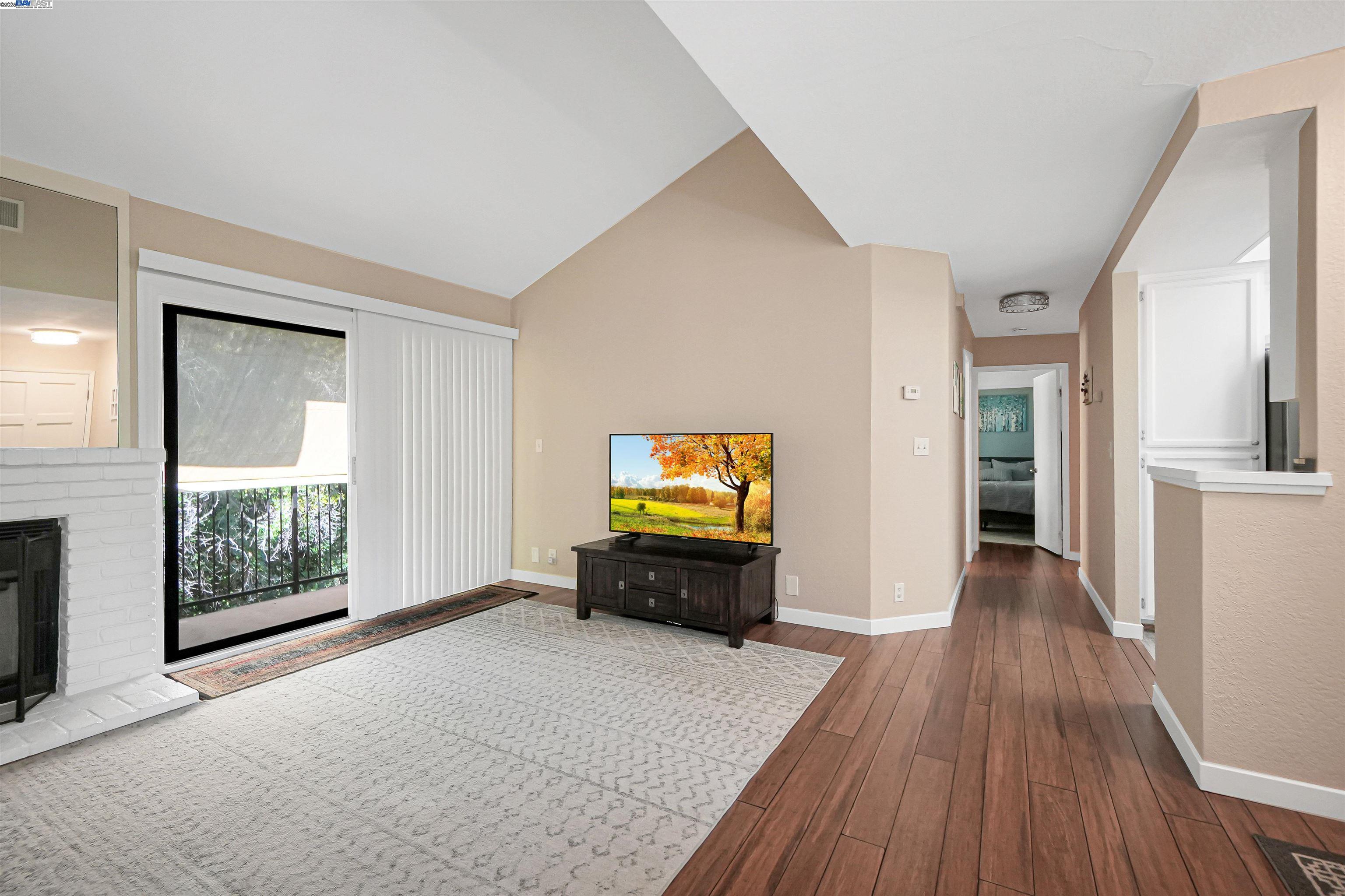 2437 Saint Helena Dr # 4, Hayward, California 94542, 2 Bedrooms Bedrooms, 4 Rooms Rooms,1 BathroomBathrooms,Residential,For Sale,2437 Saint Helena Dr # 4,41106698