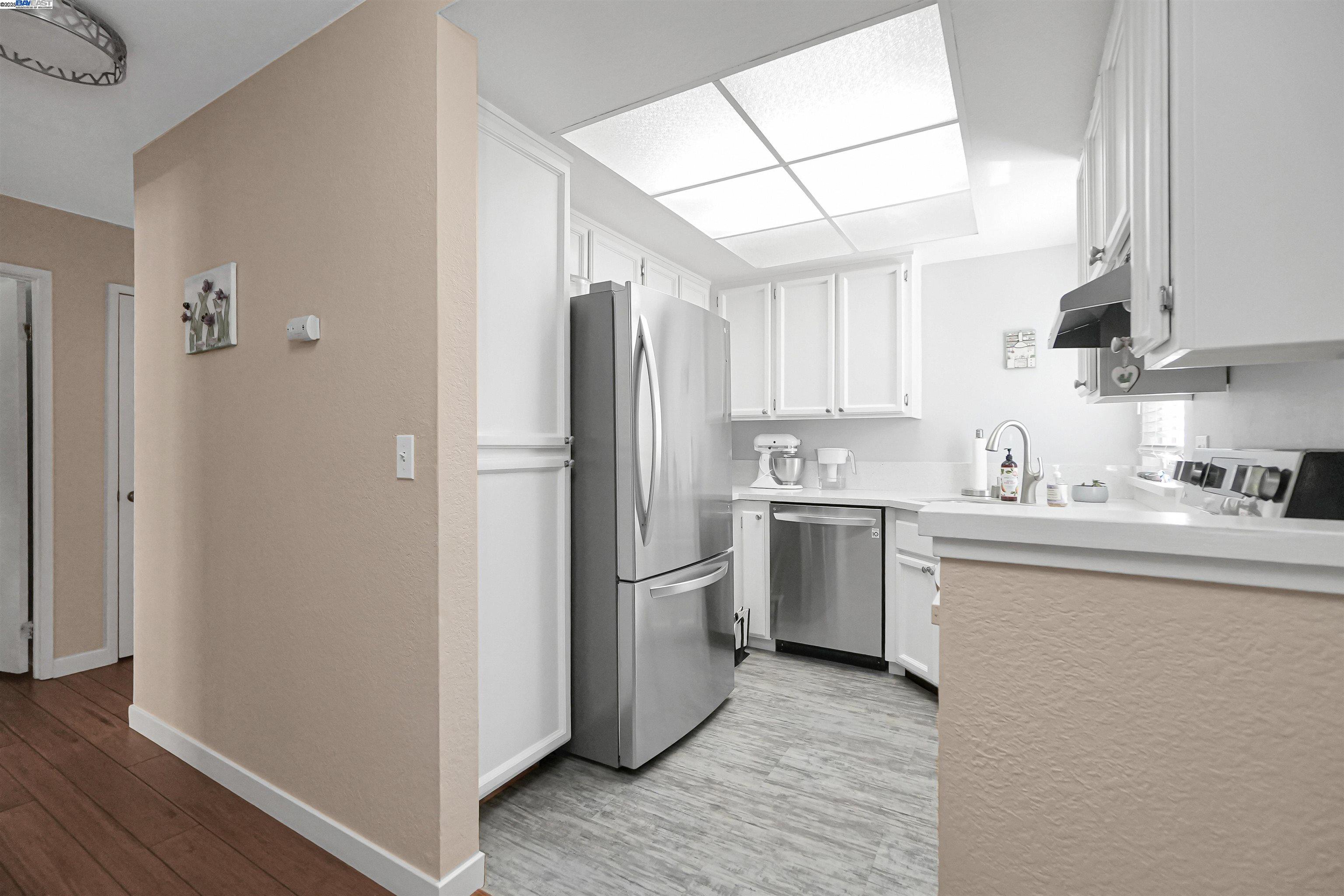 2437 Saint Helena Dr # 4, Hayward, California 94542, 2 Bedrooms Bedrooms, 4 Rooms Rooms,1 BathroomBathrooms,Residential,For Sale,2437 Saint Helena Dr # 4,41106698