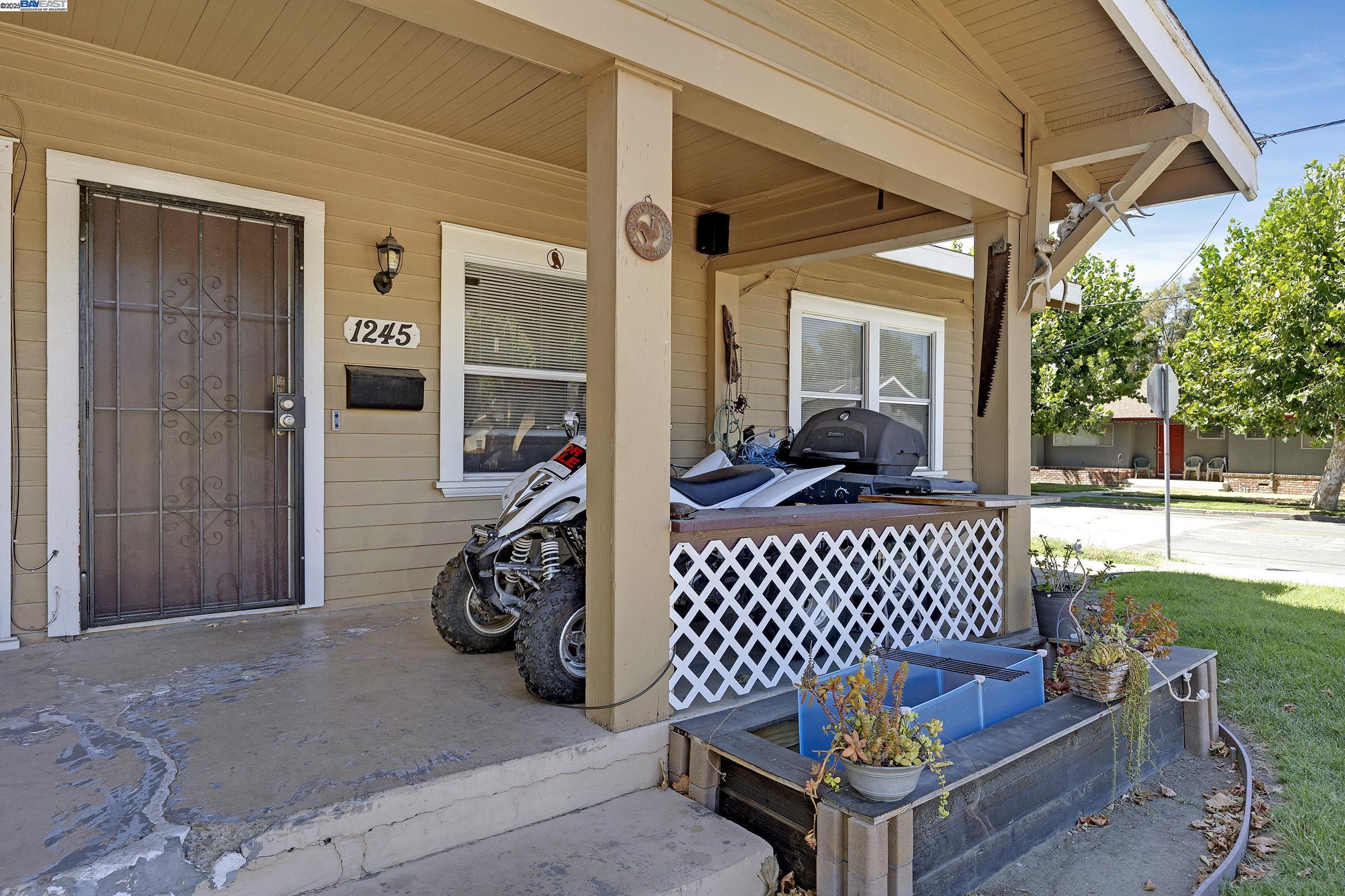 1241 Parker Ave, Tracy, California 95376, ,Residential Income,For Sale,1241 Parker Ave,41106700