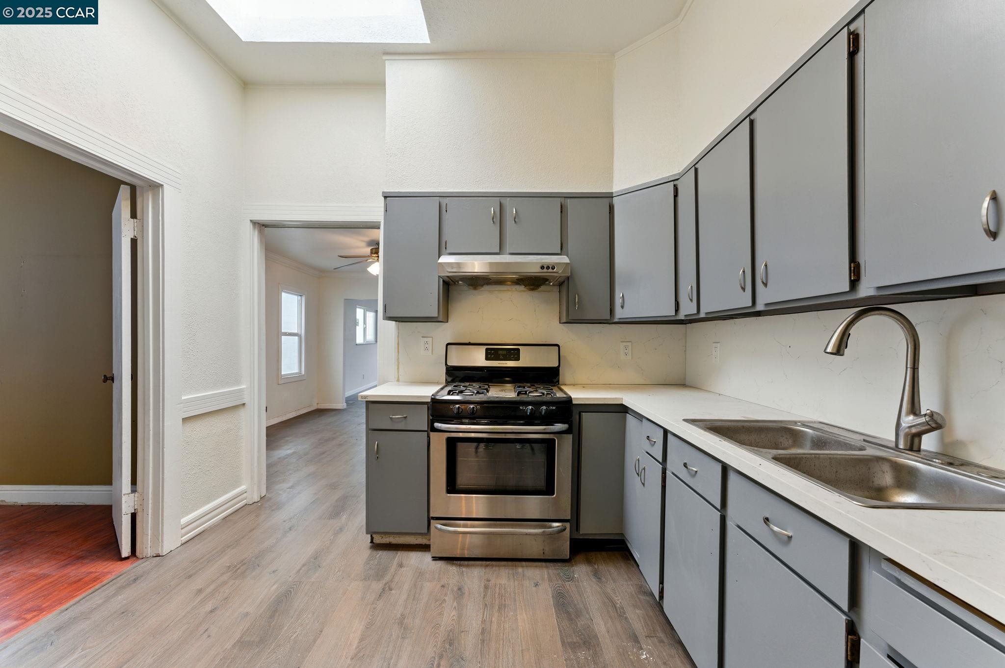 2909 Union St, Oakland, California 94608, 3 Bedrooms Bedrooms, 4 Rooms Rooms,2 BathroomsBathrooms,Residential,For Sale,2909 Union St,41106707