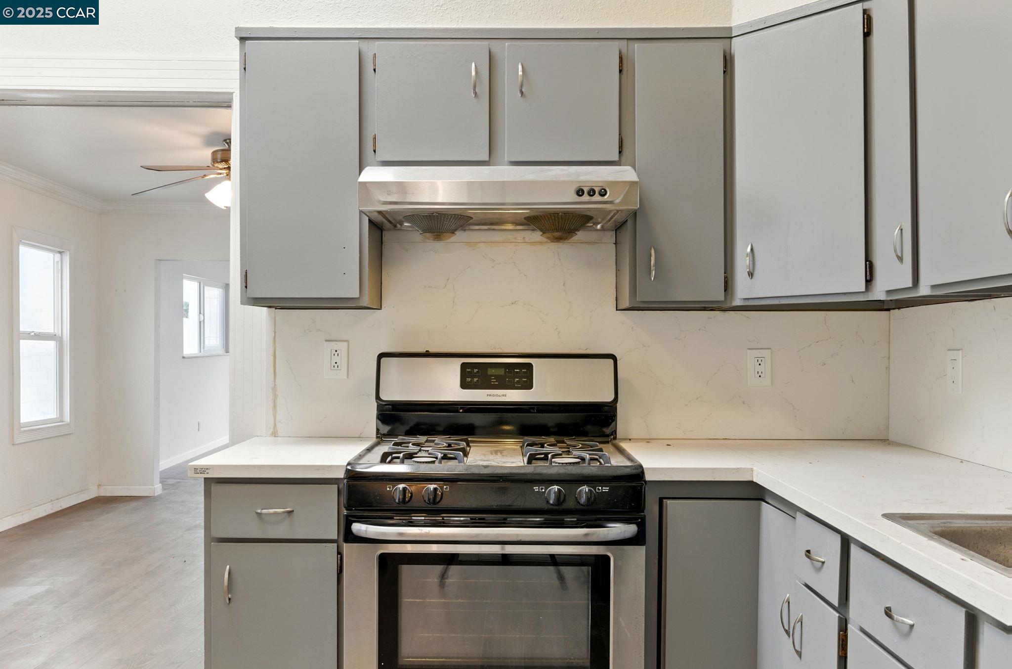 2909 Union St, Oakland, California 94608, 3 Bedrooms Bedrooms, 4 Rooms Rooms,2 BathroomsBathrooms,Residential,For Sale,2909 Union St,41106707