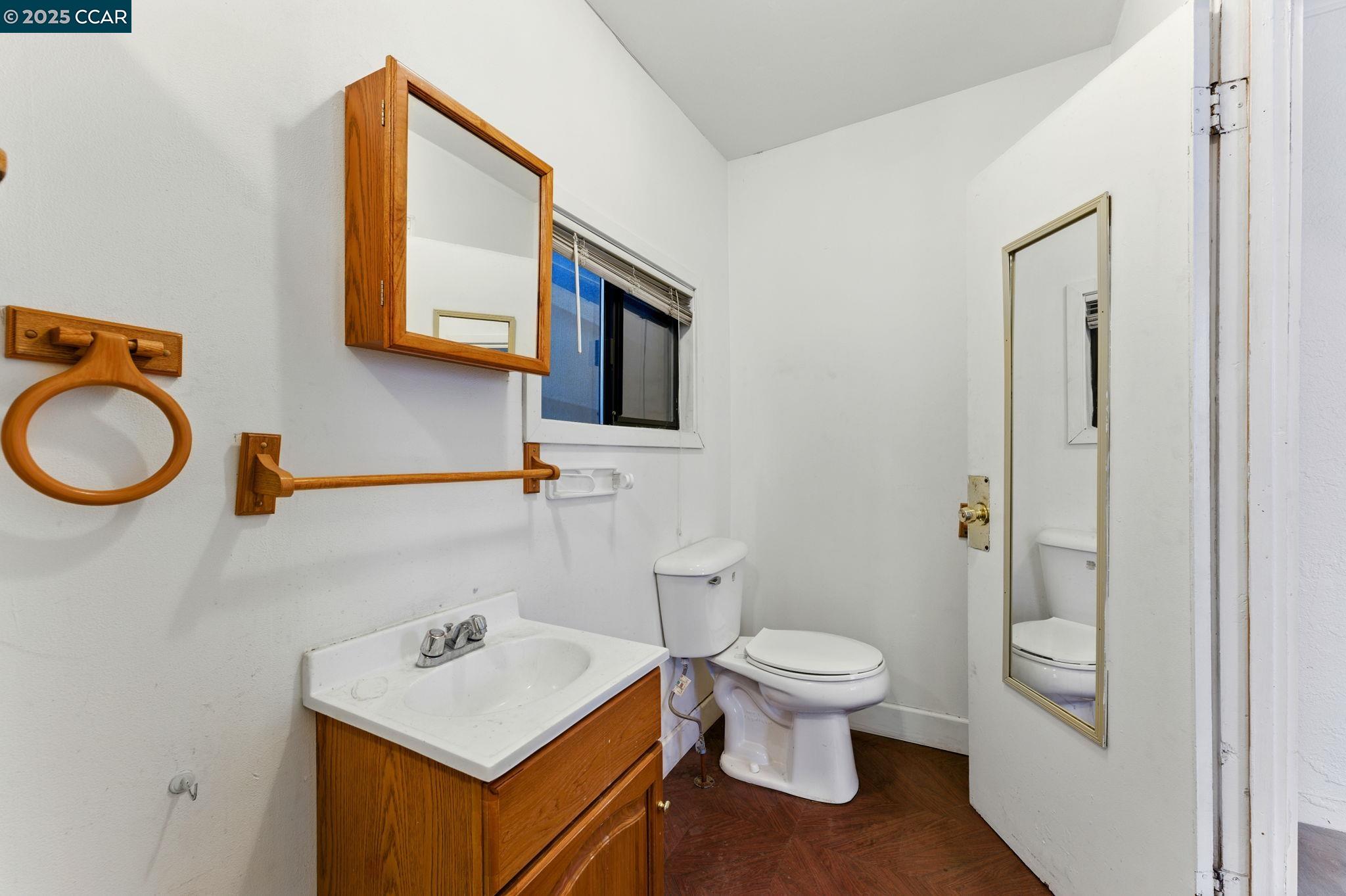 2909 Union St, Oakland, California 94608, 3 Bedrooms Bedrooms, 4 Rooms Rooms,2 BathroomsBathrooms,Residential,For Sale,2909 Union St,41106707