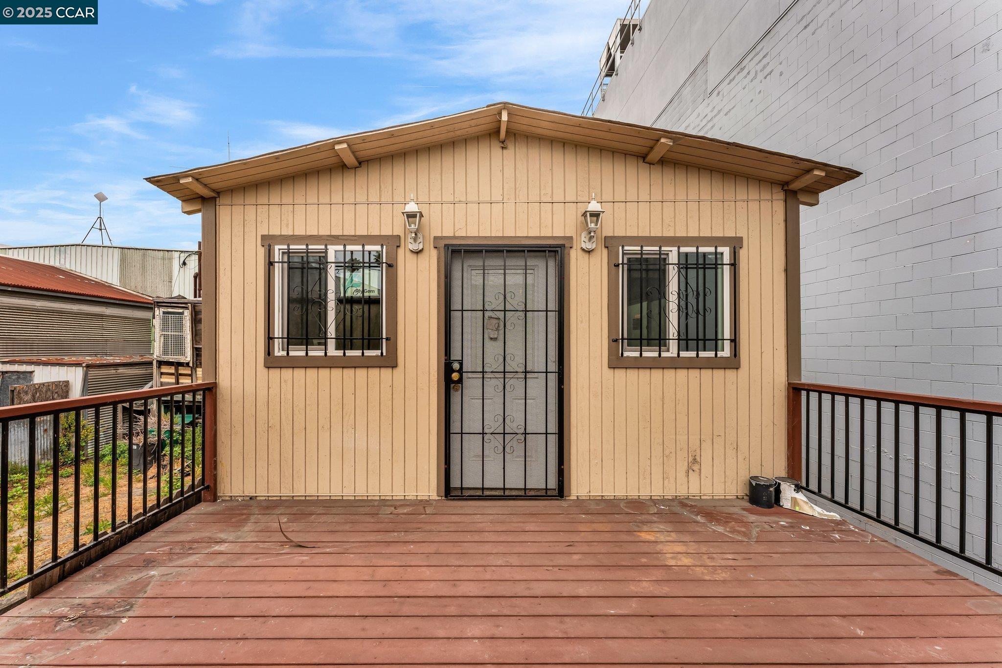 2909 Union St, Oakland, California 94608, 3 Bedrooms Bedrooms, 4 Rooms Rooms,2 BathroomsBathrooms,Residential,For Sale,2909 Union St,41106707