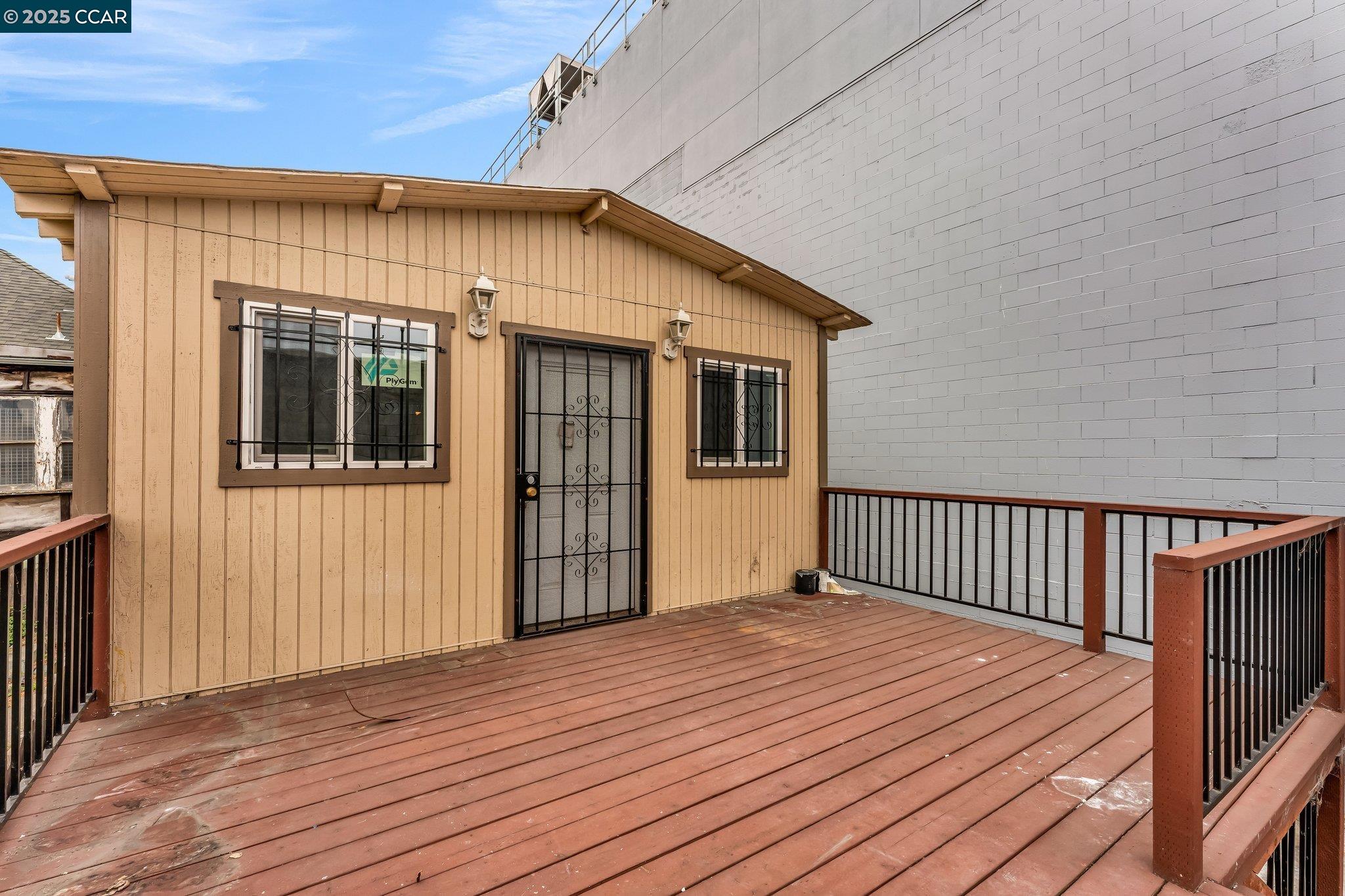 2909 Union St, Oakland, California 94608, 3 Bedrooms Bedrooms, 4 Rooms Rooms,2 BathroomsBathrooms,Residential,For Sale,2909 Union St,41106707