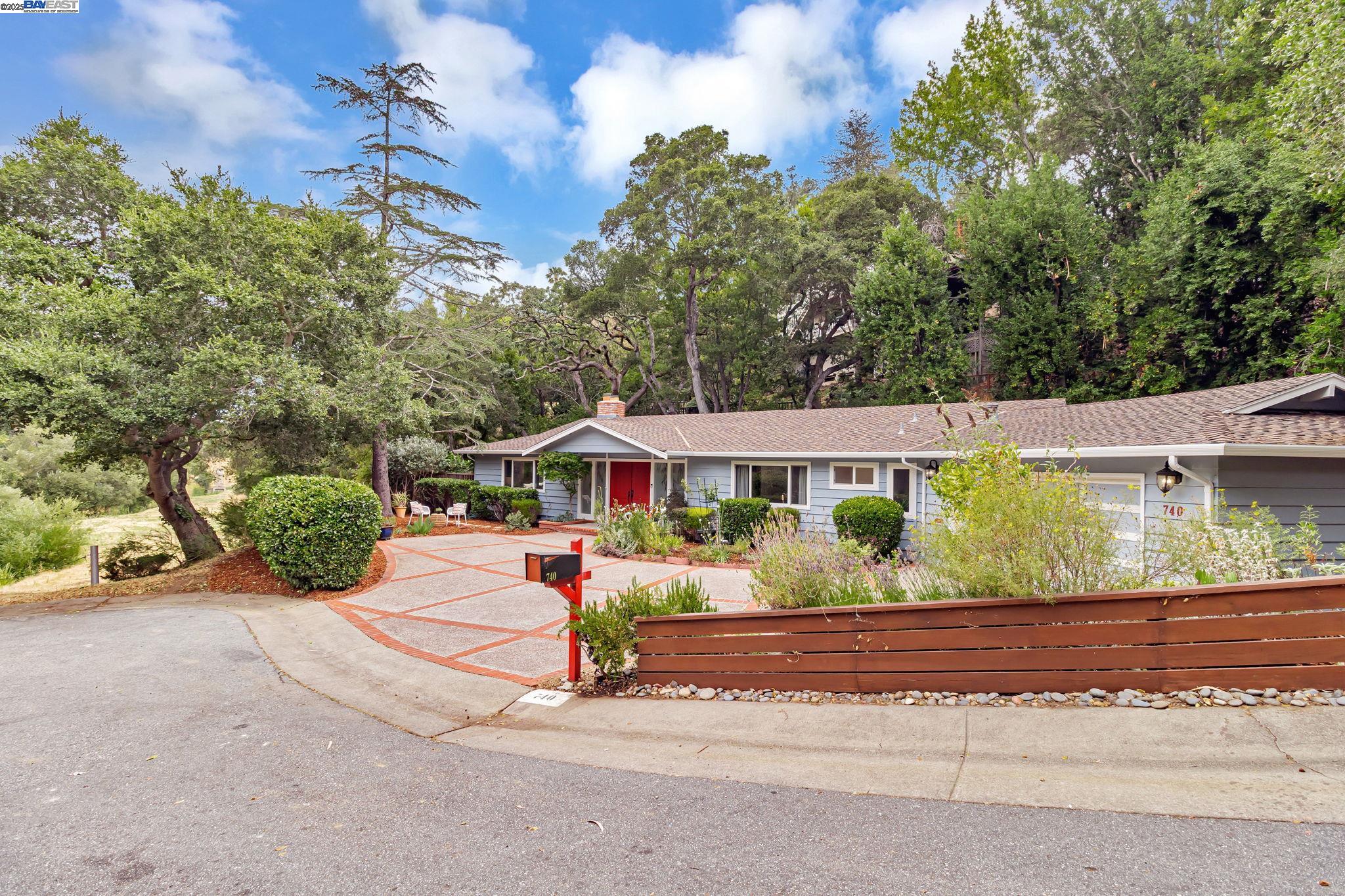 740 Dalehurst, San Mateo, California 94403, 3 Bedrooms Bedrooms, 7 Rooms Rooms,2 BathroomsBathrooms,Residential,For Sale,740 Dalehurst,41106708