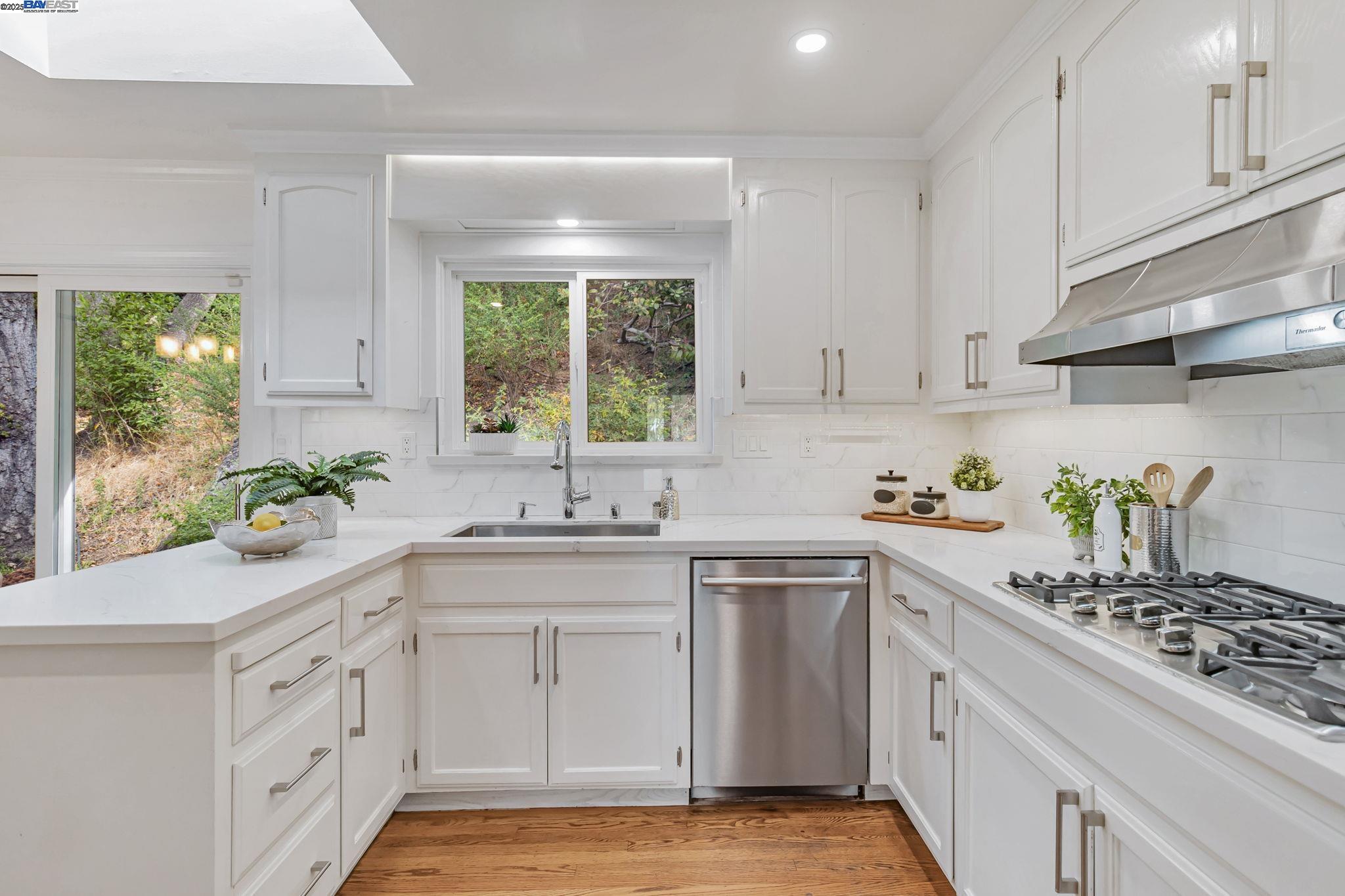 740 Dalehurst, San Mateo, California 94403, 3 Bedrooms Bedrooms, 7 Rooms Rooms,2 BathroomsBathrooms,Residential,For Sale,740 Dalehurst,41106708