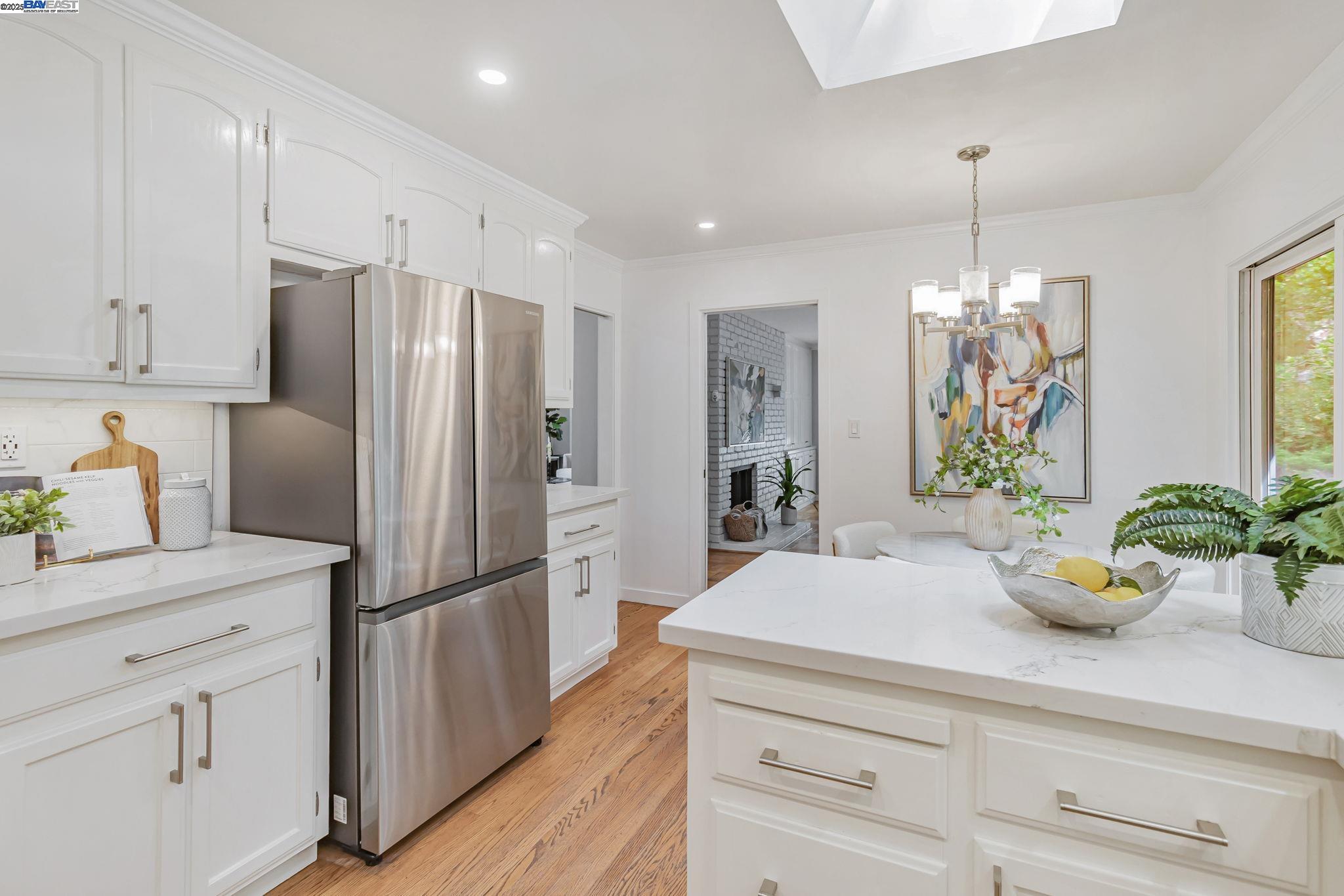 740 Dalehurst, San Mateo, California 94403, 3 Bedrooms Bedrooms, 7 Rooms Rooms,2 BathroomsBathrooms,Residential,For Sale,740 Dalehurst,41106708