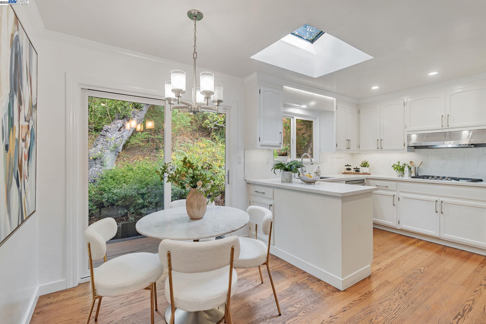 740 Dalehurst, San Mateo, California 94403, 3 Bedrooms Bedrooms, 7 Rooms Rooms,2 BathroomsBathrooms,Residential,For Sale,740 Dalehurst,41106708