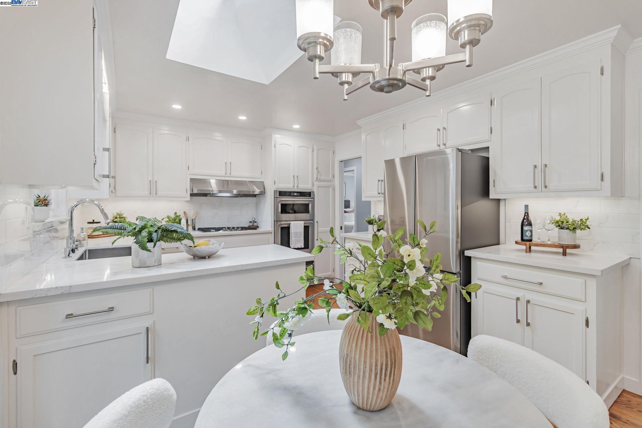 740 Dalehurst, San Mateo, California 94403, 3 Bedrooms Bedrooms, 7 Rooms Rooms,2 BathroomsBathrooms,Residential,For Sale,740 Dalehurst,41106708