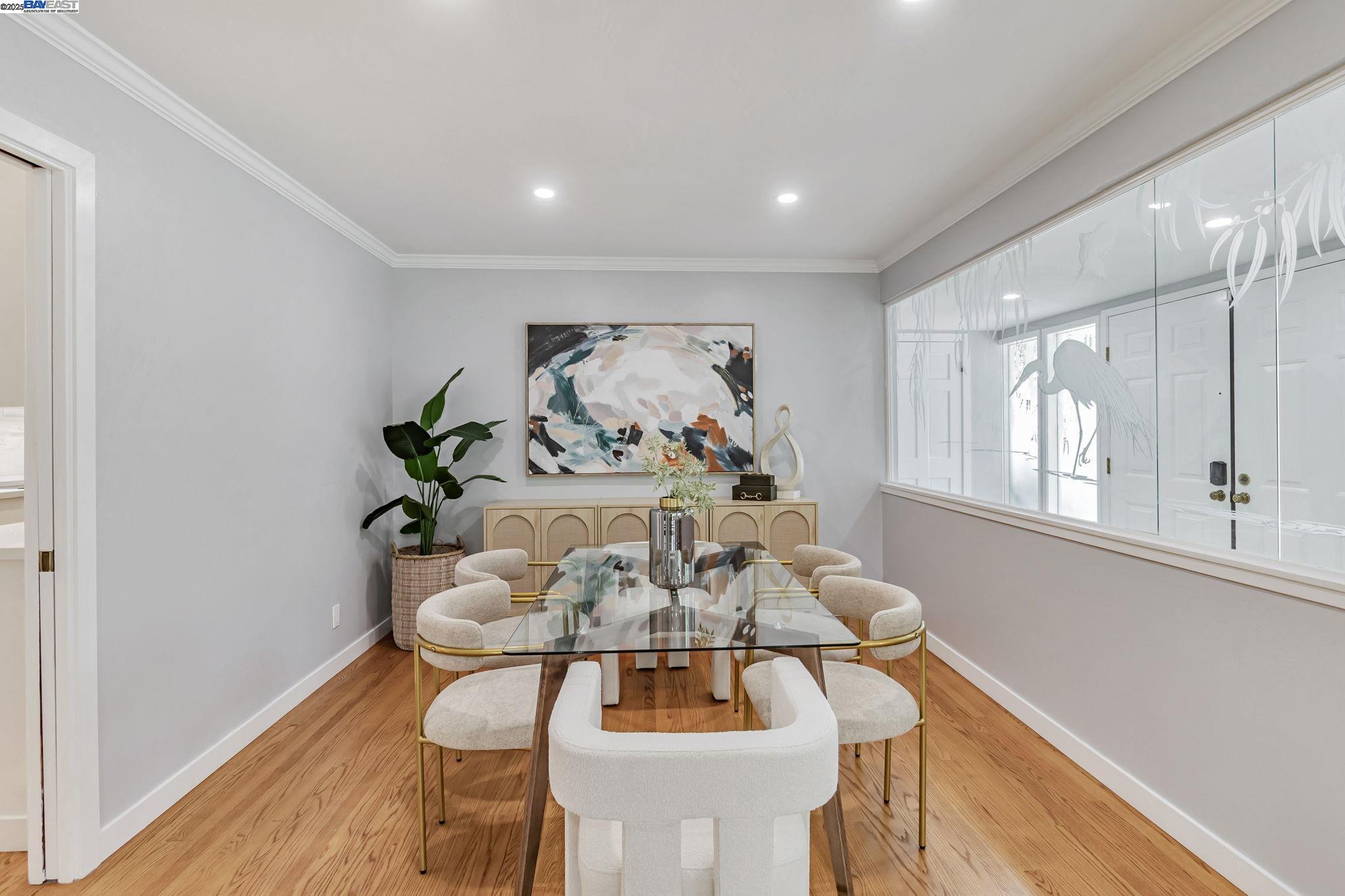 740 Dalehurst, San Mateo, California 94403, 3 Bedrooms Bedrooms, 7 Rooms Rooms,2 BathroomsBathrooms,Residential,For Sale,740 Dalehurst,41106708