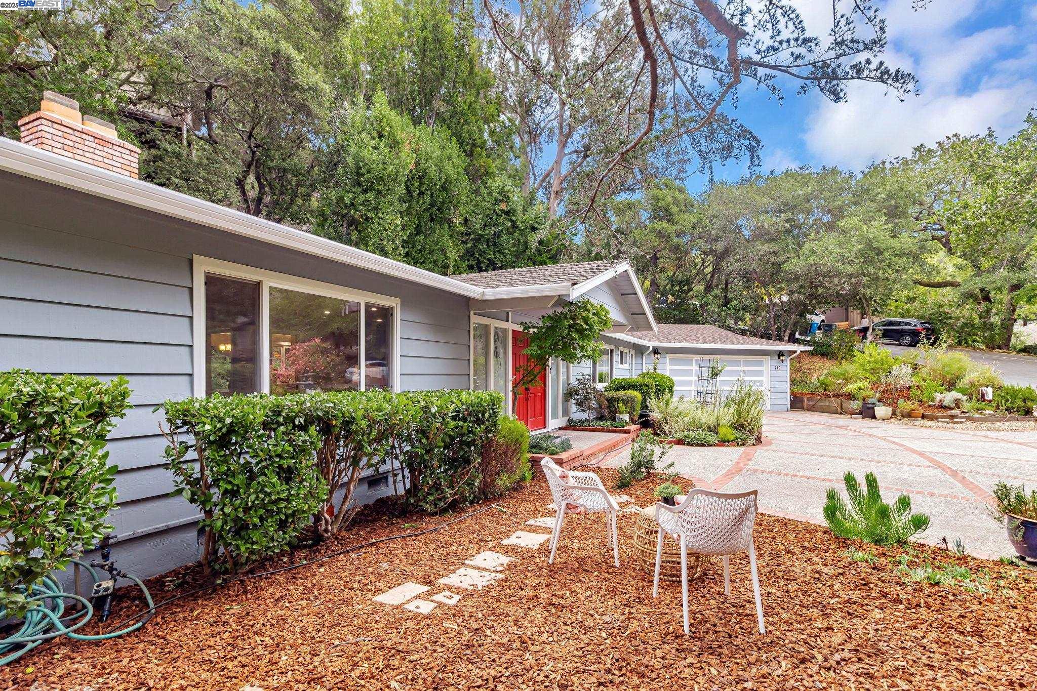 740 Dalehurst, San Mateo, California 94403, 3 Bedrooms Bedrooms, 7 Rooms Rooms,2 BathroomsBathrooms,Residential,For Sale,740 Dalehurst,41106708