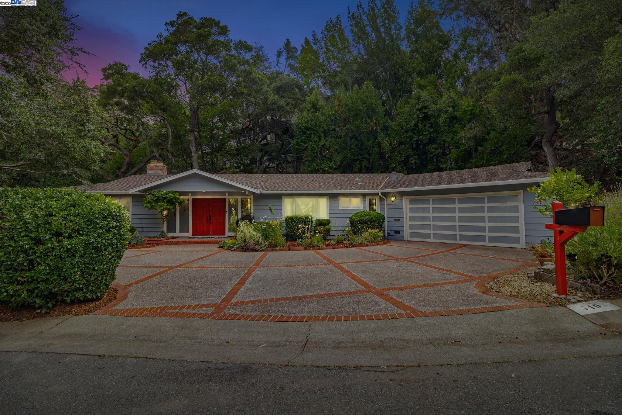 740 Dalehurst, San Mateo, California 94403, 3 Bedrooms Bedrooms, 7 Rooms Rooms,2 BathroomsBathrooms,Residential,For Sale,740 Dalehurst,41106708
