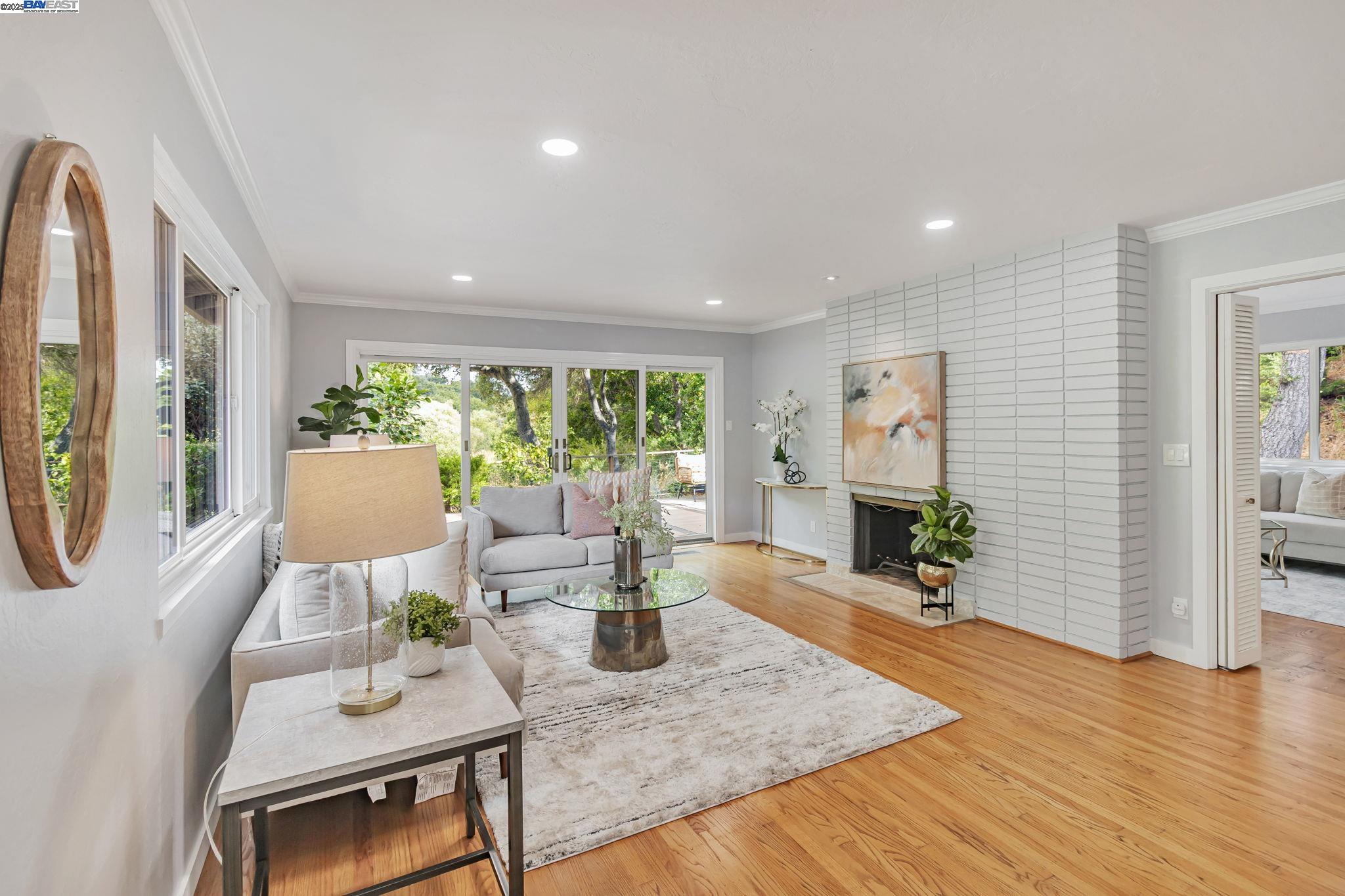740 Dalehurst, San Mateo, California 94403, 3 Bedrooms Bedrooms, 7 Rooms Rooms,2 BathroomsBathrooms,Residential,For Sale,740 Dalehurst,41106708