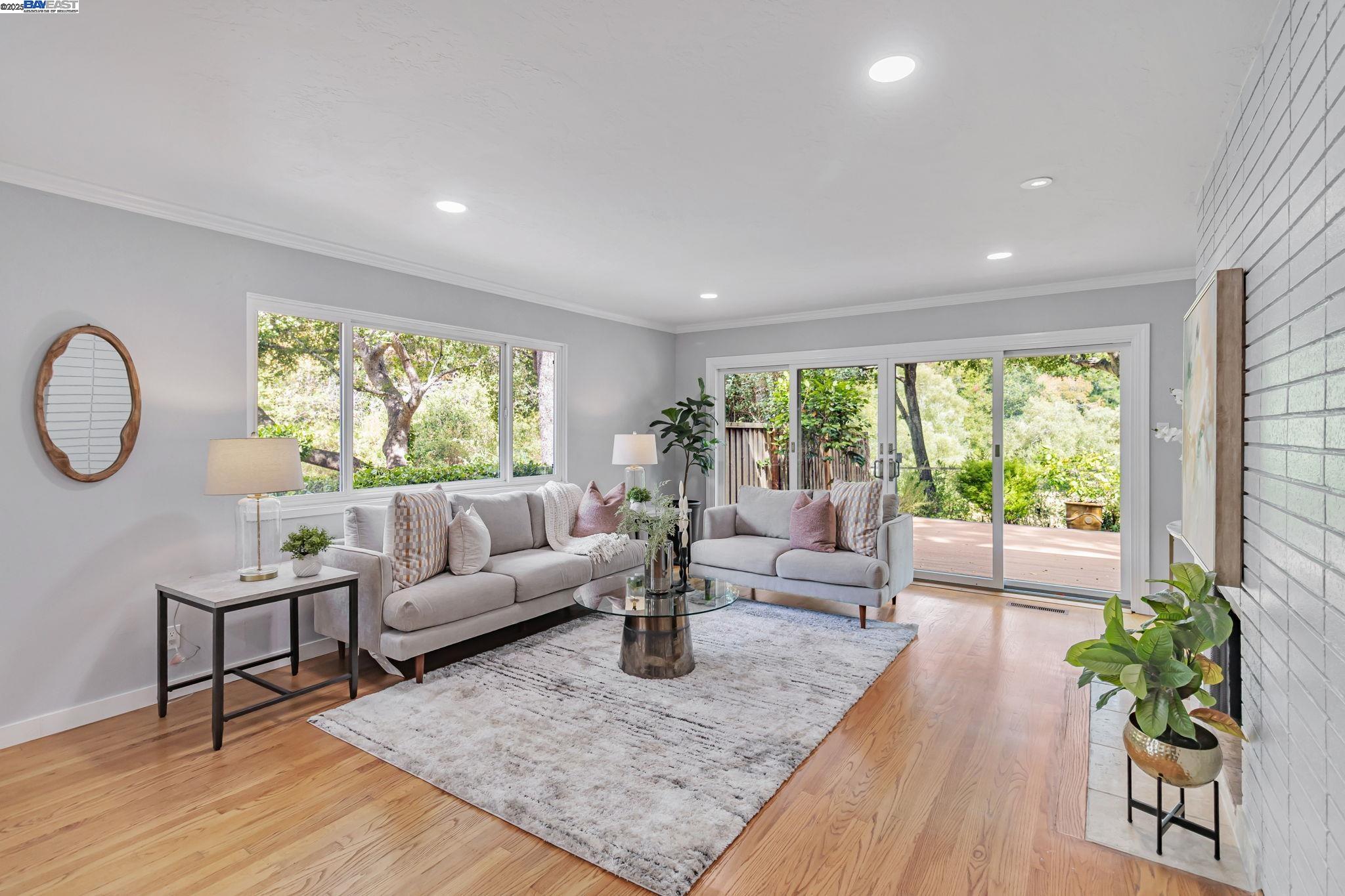 740 Dalehurst, San Mateo, California 94403, 3 Bedrooms Bedrooms, 7 Rooms Rooms,2 BathroomsBathrooms,Residential,For Sale,740 Dalehurst,41106708