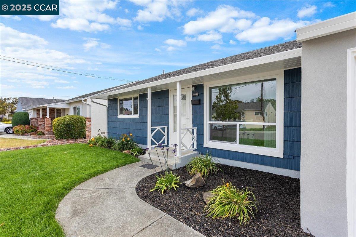 17246 Via La Jolla, San Lorenzo, California 94580, 3 Bedrooms Bedrooms, 6 Rooms Rooms,1 BathroomBathrooms,Residential,For Sale,17246 Via La Jolla,41106709
