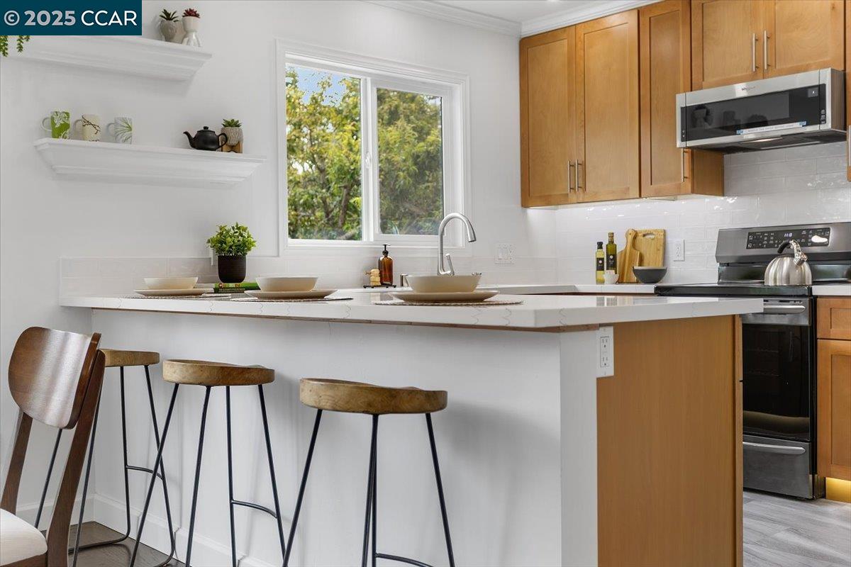 17246 Via La Jolla, San Lorenzo, California 94580, 3 Bedrooms Bedrooms, 6 Rooms Rooms,1 BathroomBathrooms,Residential,For Sale,17246 Via La Jolla,41106709