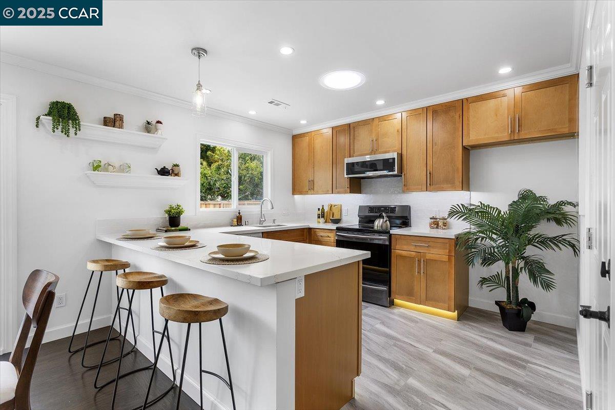 17246 Via La Jolla, San Lorenzo, California 94580, 3 Bedrooms Bedrooms, 6 Rooms Rooms,1 BathroomBathrooms,Residential,For Sale,17246 Via La Jolla,41106709