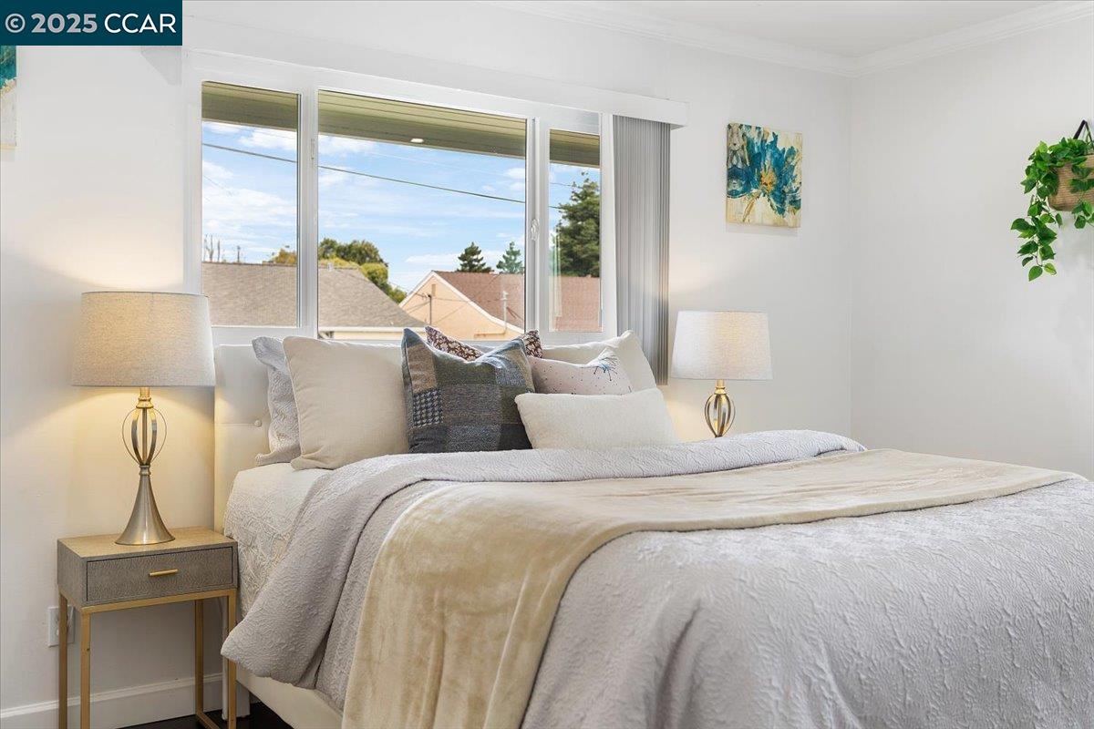 17246 Via La Jolla, San Lorenzo, California 94580, 3 Bedrooms Bedrooms, 6 Rooms Rooms,1 BathroomBathrooms,Residential,For Sale,17246 Via La Jolla,41106709
