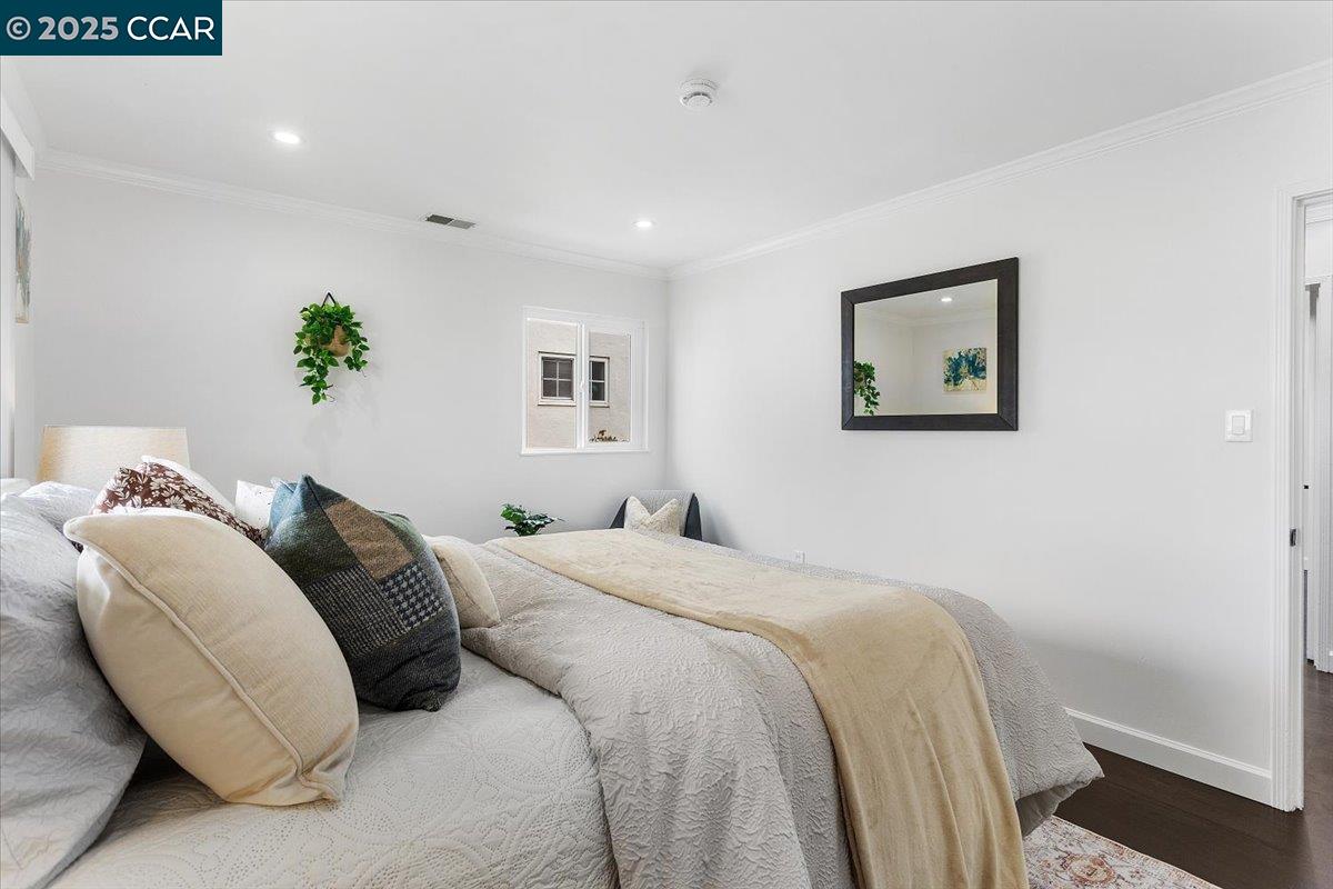 17246 Via La Jolla, San Lorenzo, California 94580, 3 Bedrooms Bedrooms, 6 Rooms Rooms,1 BathroomBathrooms,Residential,For Sale,17246 Via La Jolla,41106709