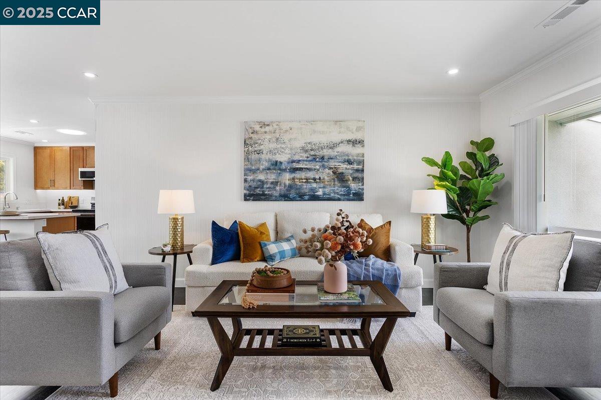 17246 Via La Jolla, San Lorenzo, California 94580, 3 Bedrooms Bedrooms, 6 Rooms Rooms,1 BathroomBathrooms,Residential,For Sale,17246 Via La Jolla,41106709