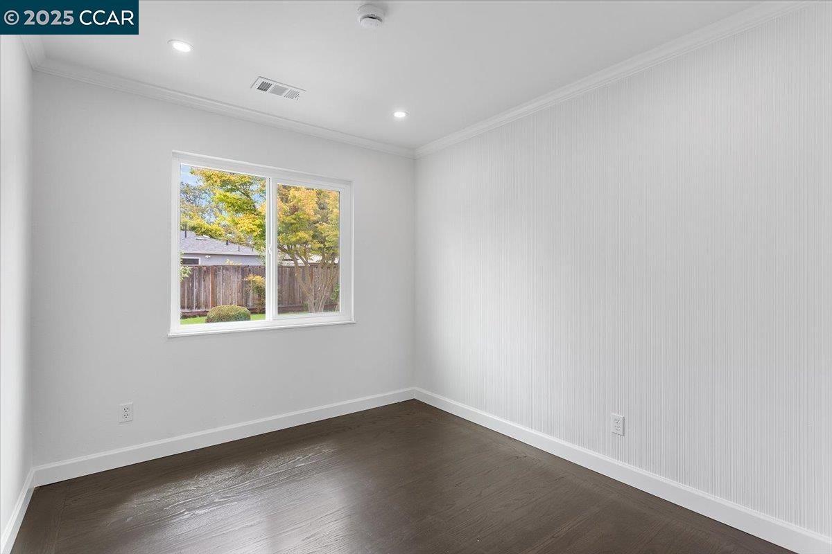 17246 Via La Jolla, San Lorenzo, California 94580, 3 Bedrooms Bedrooms, 6 Rooms Rooms,1 BathroomBathrooms,Residential,For Sale,17246 Via La Jolla,41106709