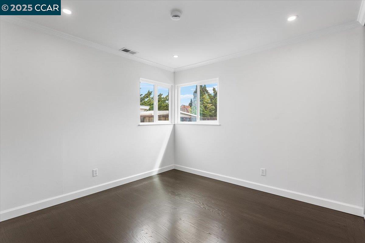 17246 Via La Jolla, San Lorenzo, California 94580, 3 Bedrooms Bedrooms, 6 Rooms Rooms,1 BathroomBathrooms,Residential,For Sale,17246 Via La Jolla,41106709
