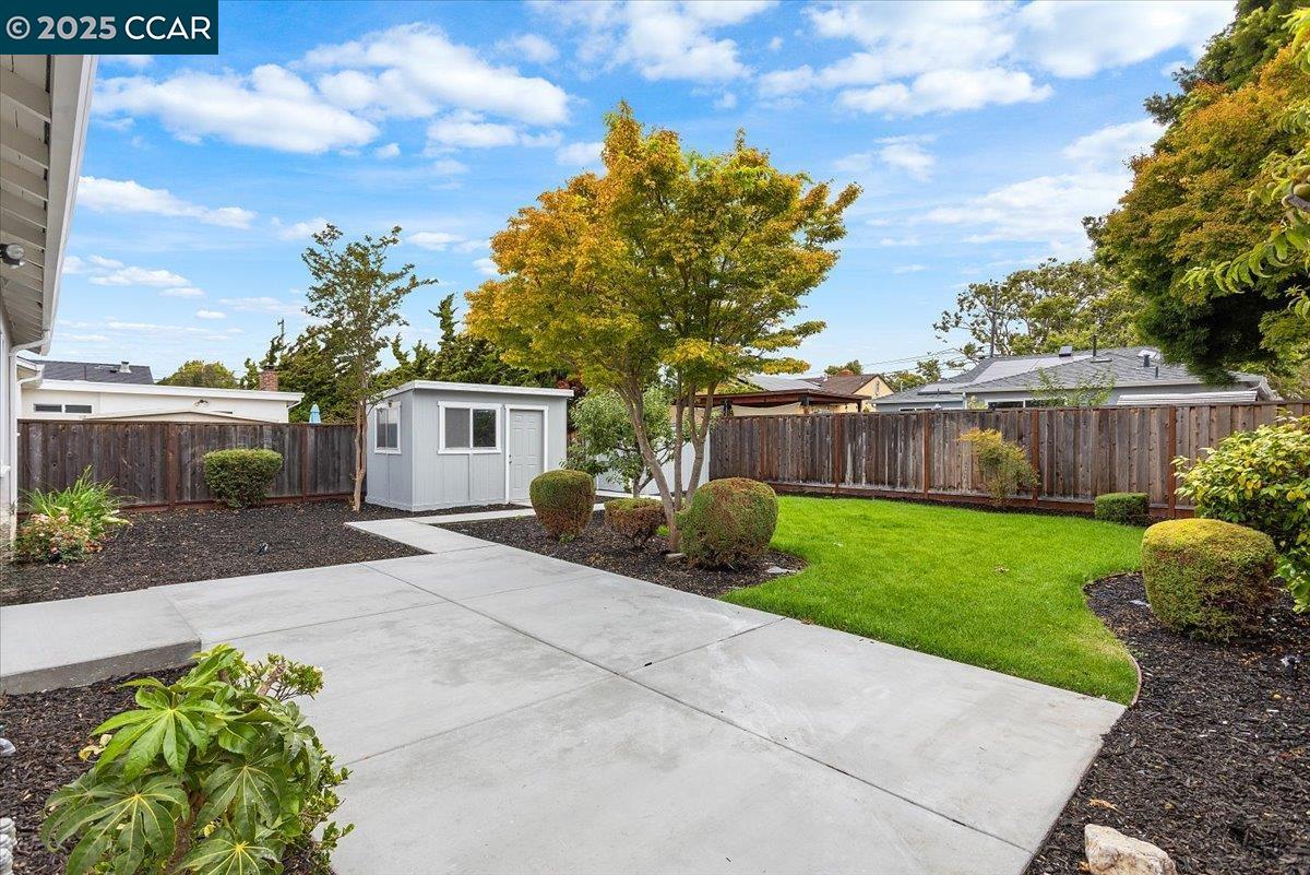 17246 Via La Jolla, San Lorenzo, California 94580, 3 Bedrooms Bedrooms, 6 Rooms Rooms,1 BathroomBathrooms,Residential,For Sale,17246 Via La Jolla,41106709