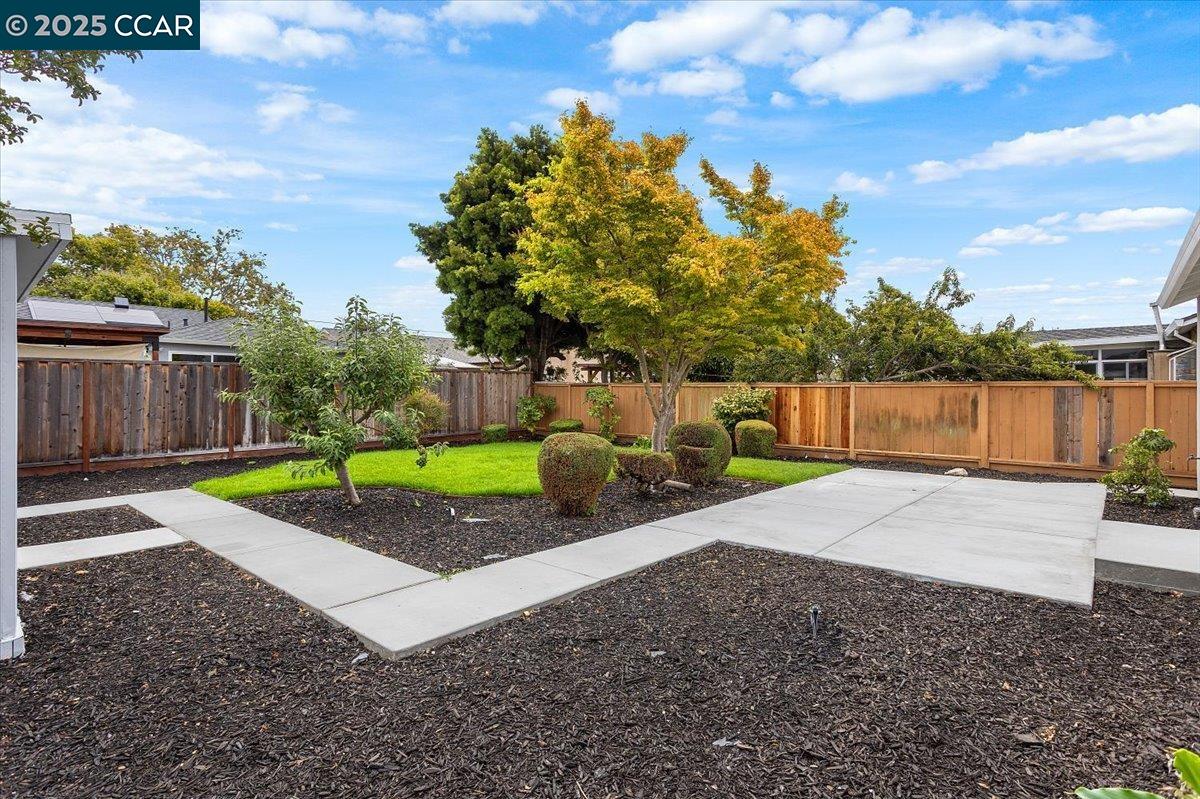 17246 Via La Jolla, San Lorenzo, California 94580, 3 Bedrooms Bedrooms, 6 Rooms Rooms,1 BathroomBathrooms,Residential,For Sale,17246 Via La Jolla,41106709