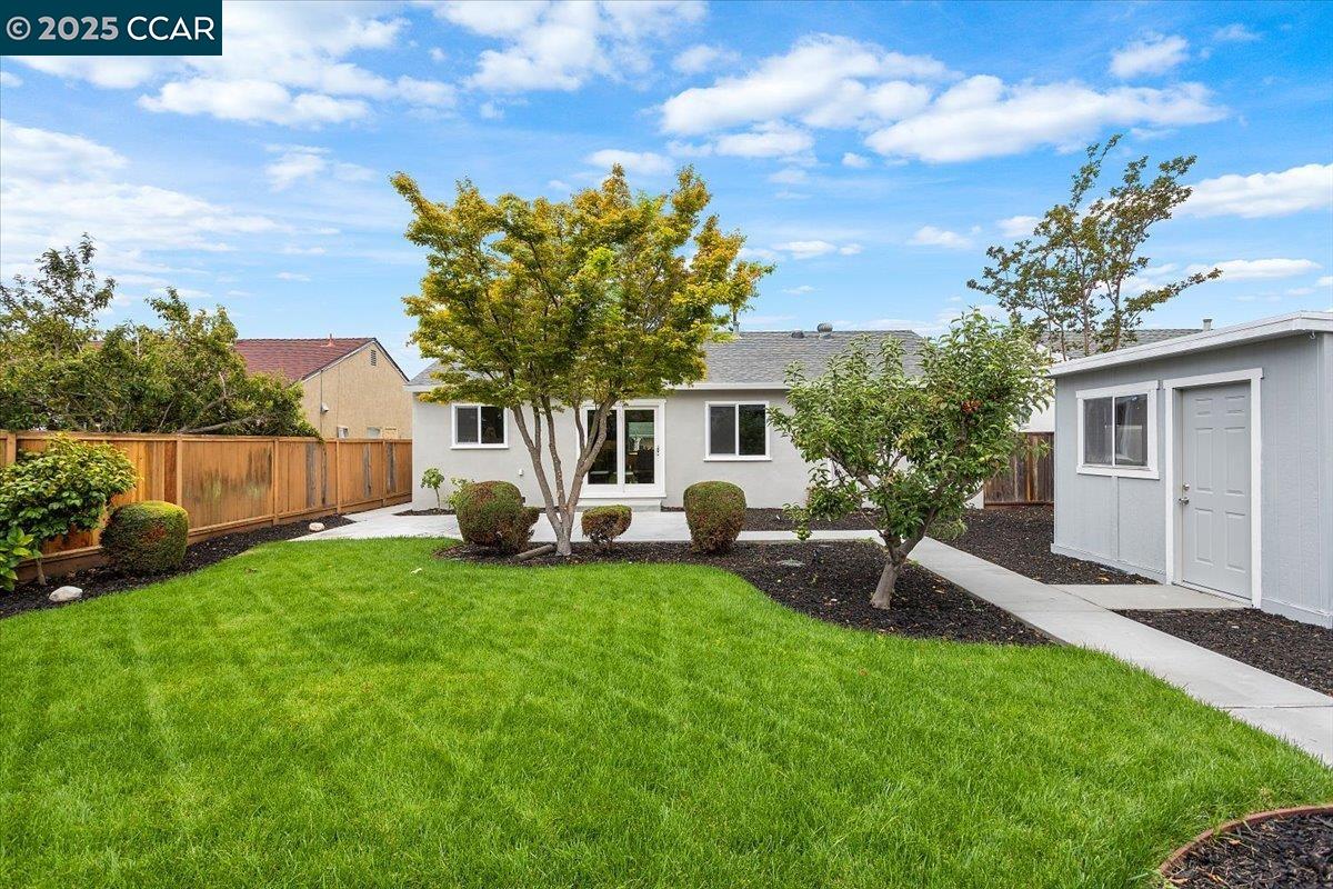 17246 Via La Jolla, San Lorenzo, California 94580, 3 Bedrooms Bedrooms, 6 Rooms Rooms,1 BathroomBathrooms,Residential,For Sale,17246 Via La Jolla,41106709