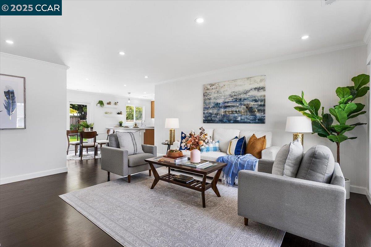 17246 Via La Jolla, San Lorenzo, California 94580, 3 Bedrooms Bedrooms, 6 Rooms Rooms,1 BathroomBathrooms,Residential,For Sale,17246 Via La Jolla,41106709