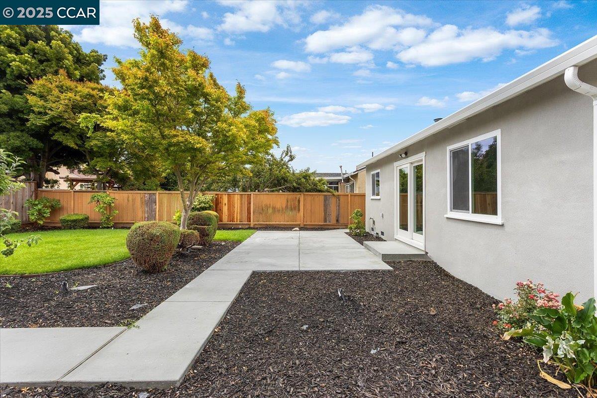 17246 Via La Jolla, San Lorenzo, California 94580, 3 Bedrooms Bedrooms, 6 Rooms Rooms,1 BathroomBathrooms,Residential,For Sale,17246 Via La Jolla,41106709