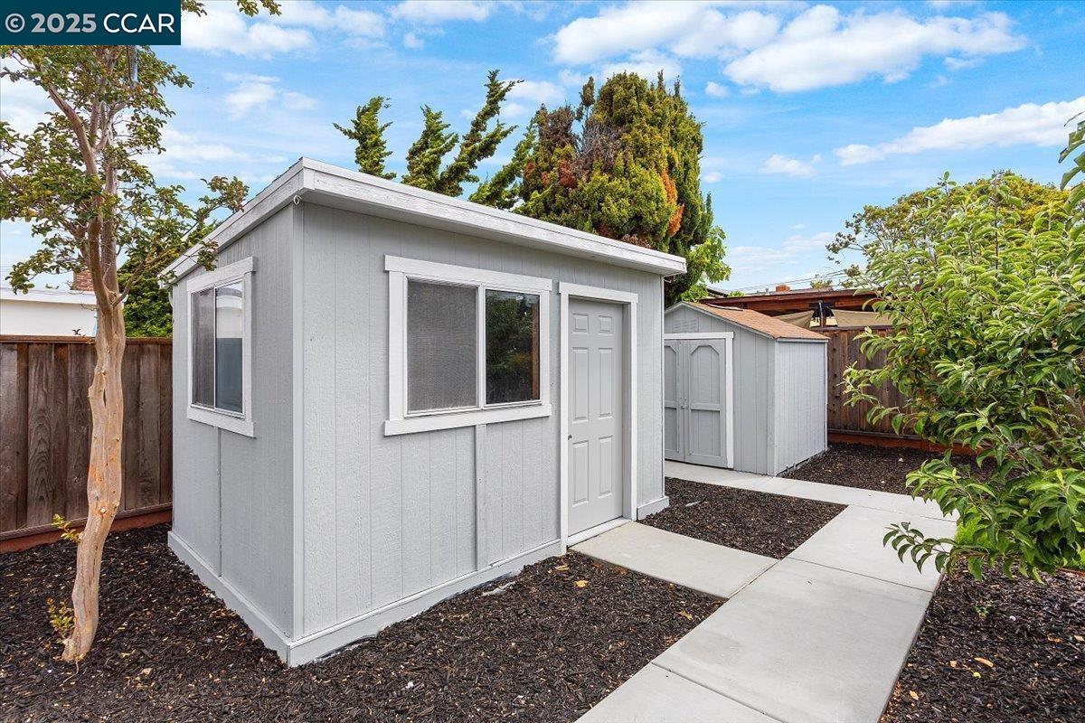 17246 Via La Jolla, San Lorenzo, California 94580, 3 Bedrooms Bedrooms, 6 Rooms Rooms,1 BathroomBathrooms,Residential,For Sale,17246 Via La Jolla,41106709