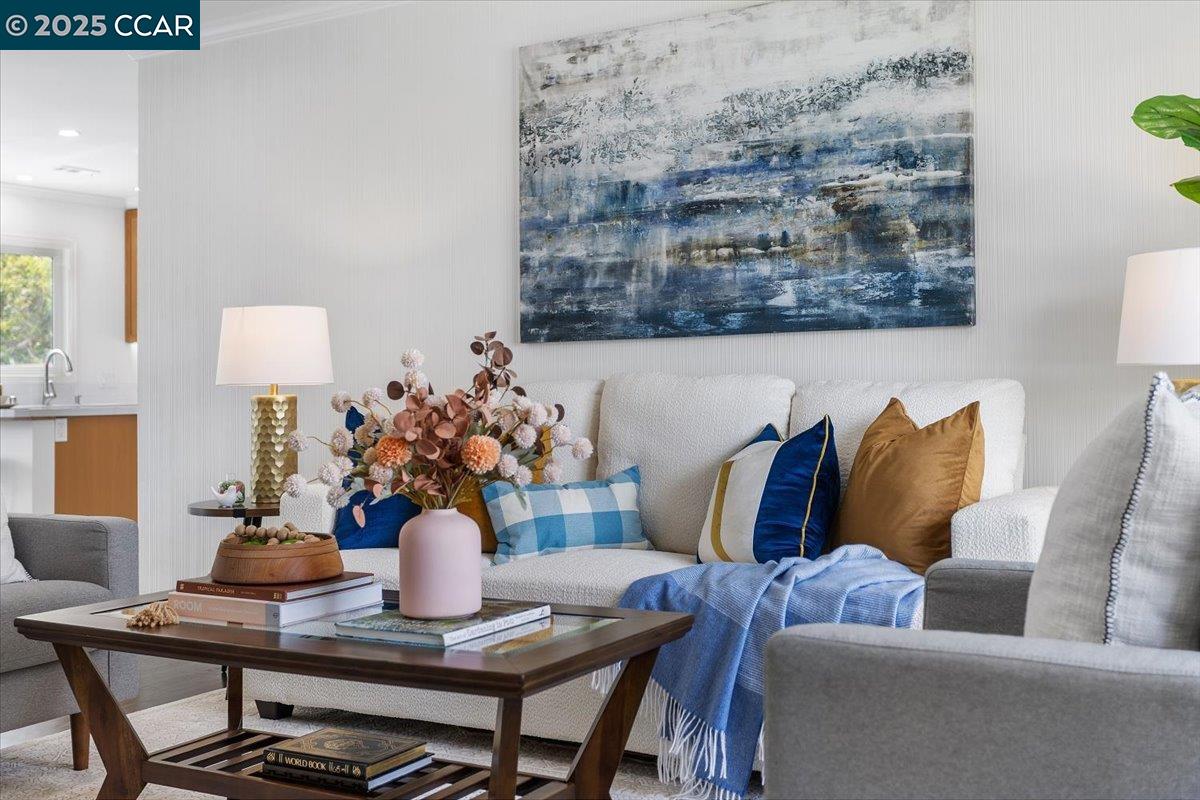 17246 Via La Jolla, San Lorenzo, California 94580, 3 Bedrooms Bedrooms, 6 Rooms Rooms,1 BathroomBathrooms,Residential,For Sale,17246 Via La Jolla,41106709