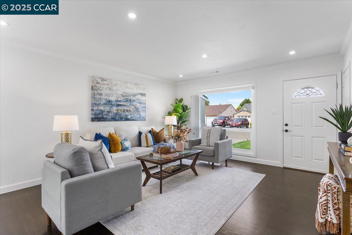 17246 Via La Jolla, San Lorenzo, California 94580, 3 Bedrooms Bedrooms, 6 Rooms Rooms,1 BathroomBathrooms,Residential,For Sale,17246 Via La Jolla,41106709