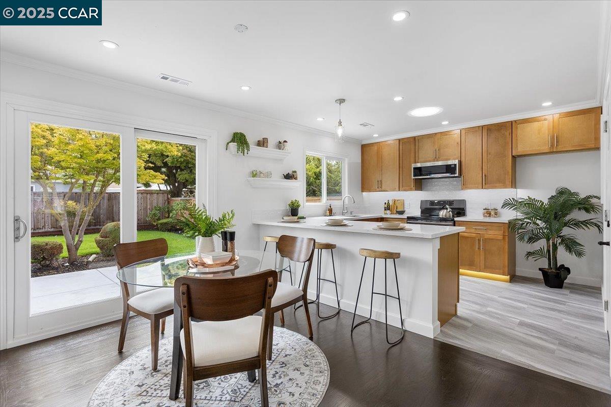 17246 Via La Jolla, San Lorenzo, California 94580, 3 Bedrooms Bedrooms, 6 Rooms Rooms,1 BathroomBathrooms,Residential,For Sale,17246 Via La Jolla,41106709