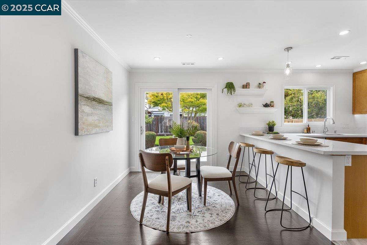 17246 Via La Jolla, San Lorenzo, California 94580, 3 Bedrooms Bedrooms, 6 Rooms Rooms,1 BathroomBathrooms,Residential,For Sale,17246 Via La Jolla,41106709